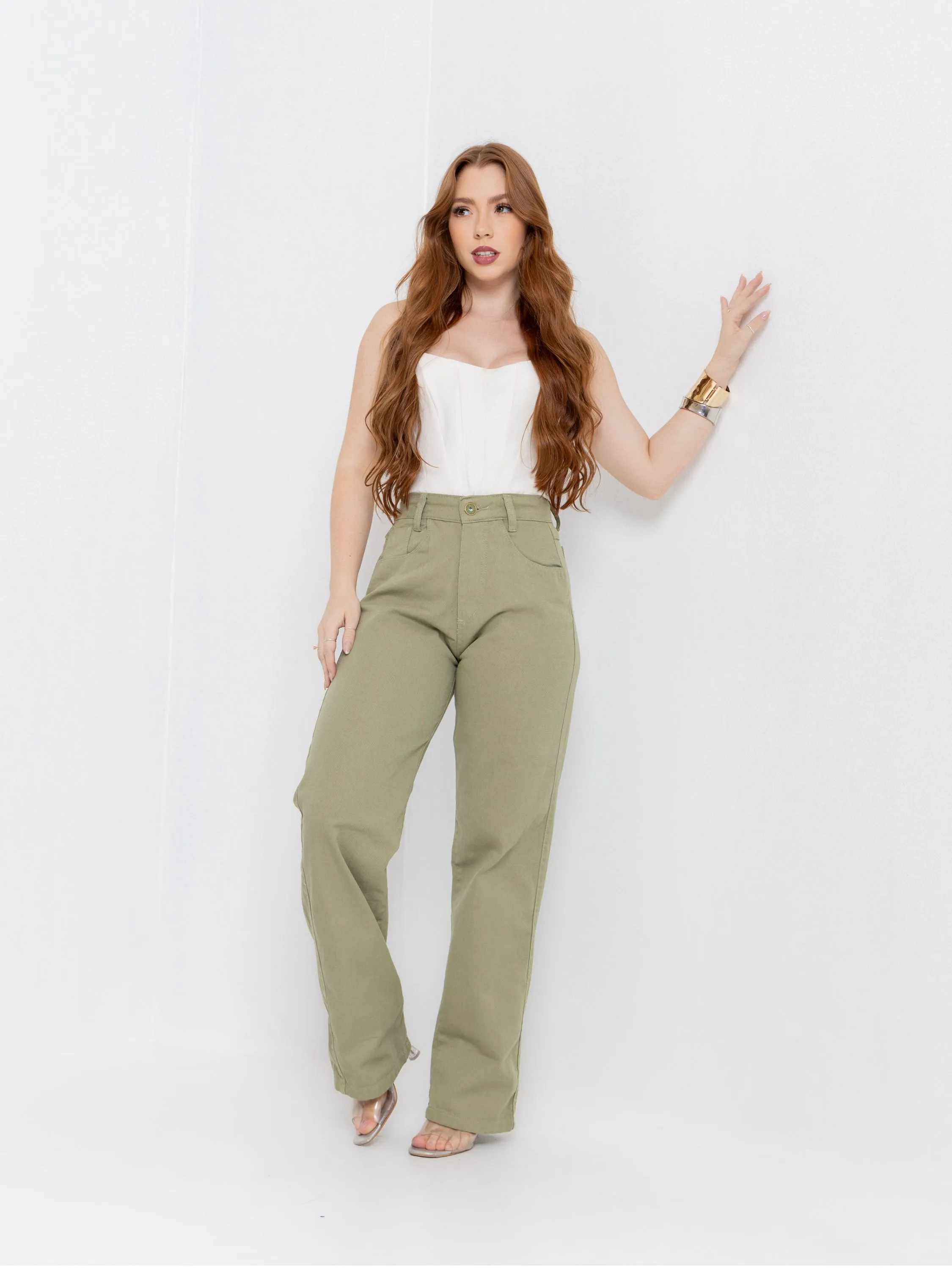 Calça wide leg jeans feminina verde .