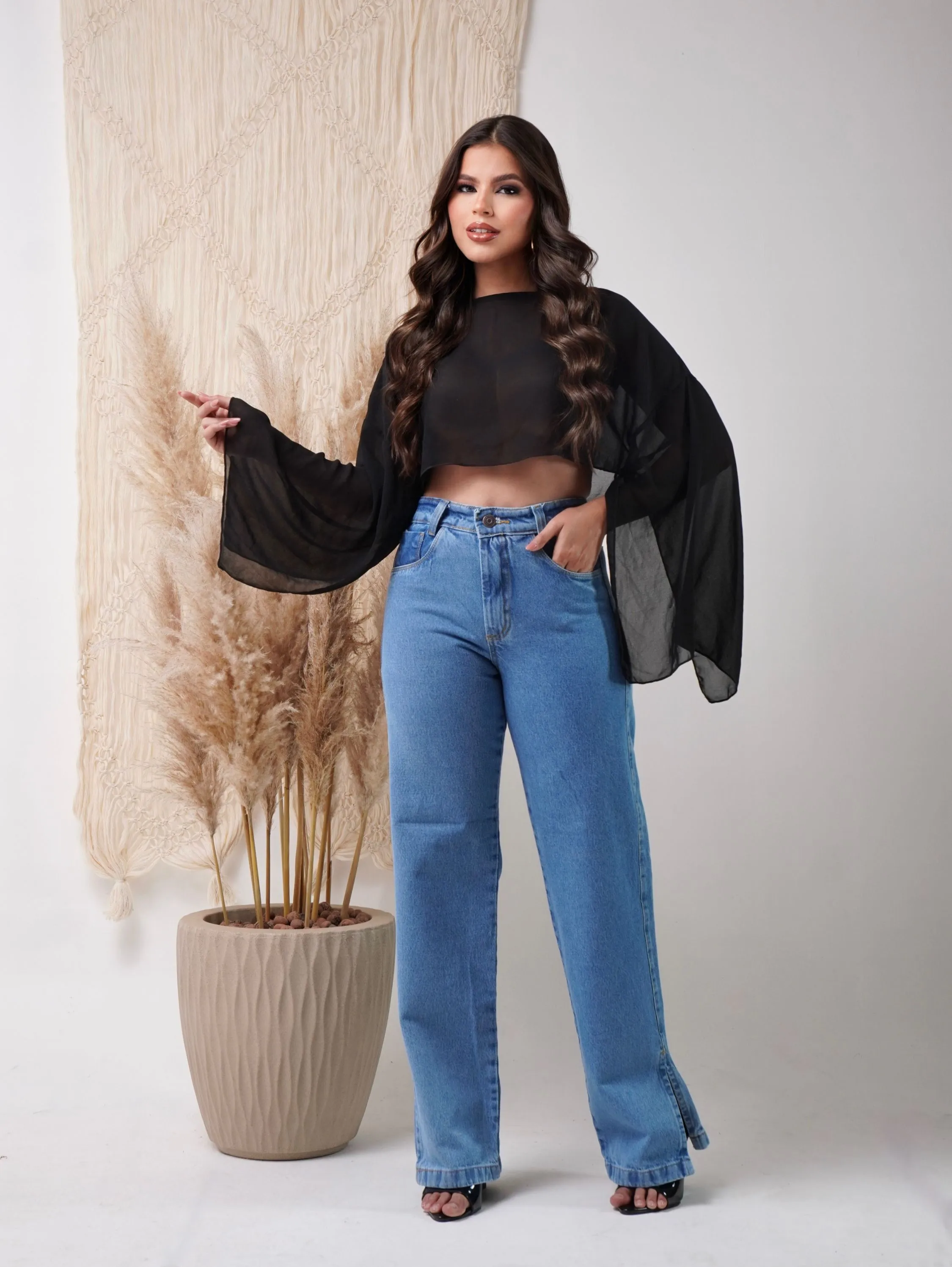 Calça wide leg jeans feminina com abertura