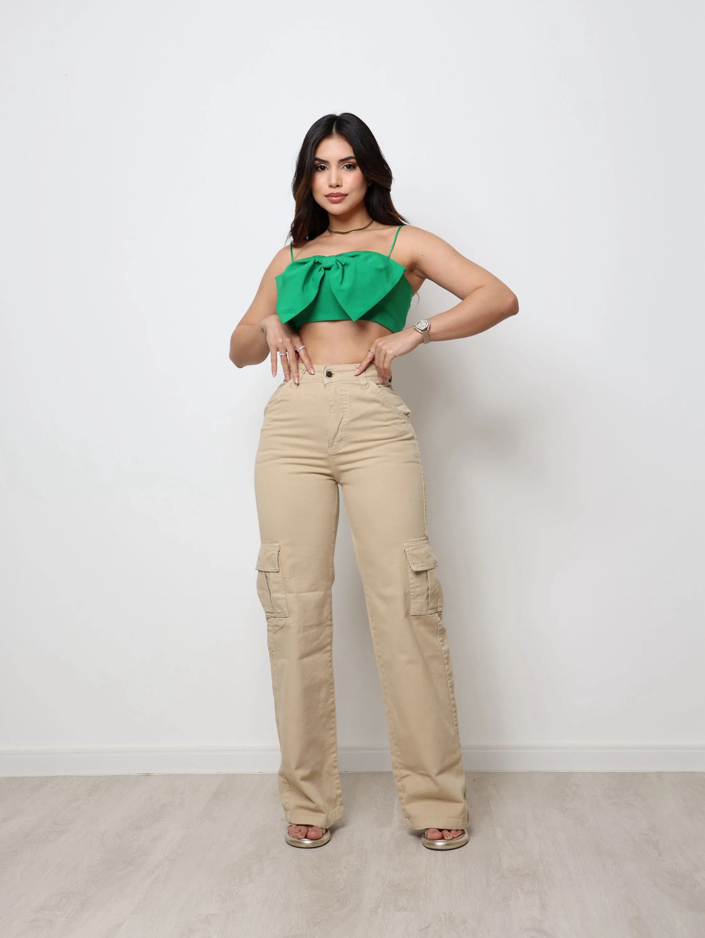 Calça wide leg cargo bege feminina