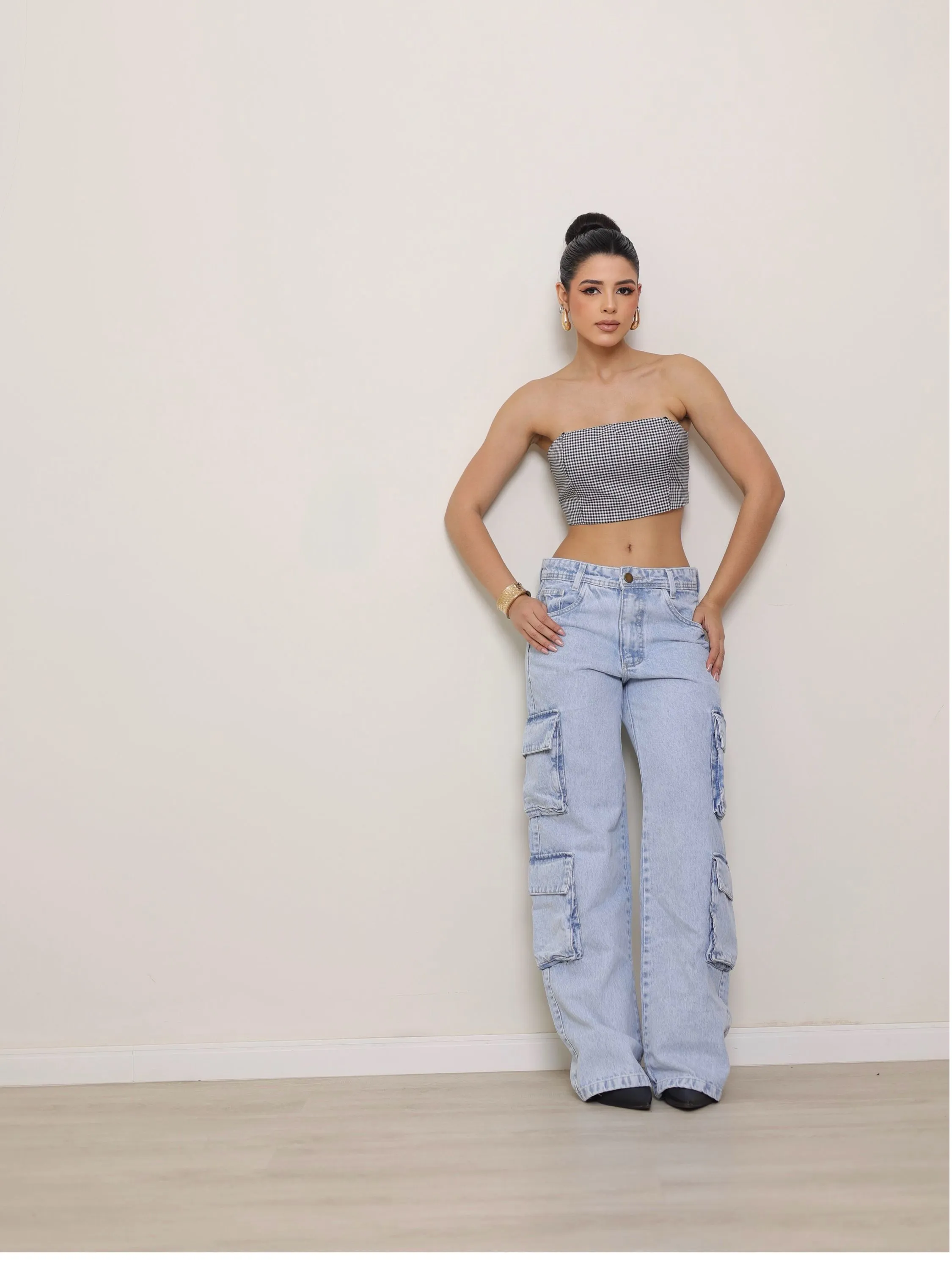 Calça wide leg cargo jeans feminina