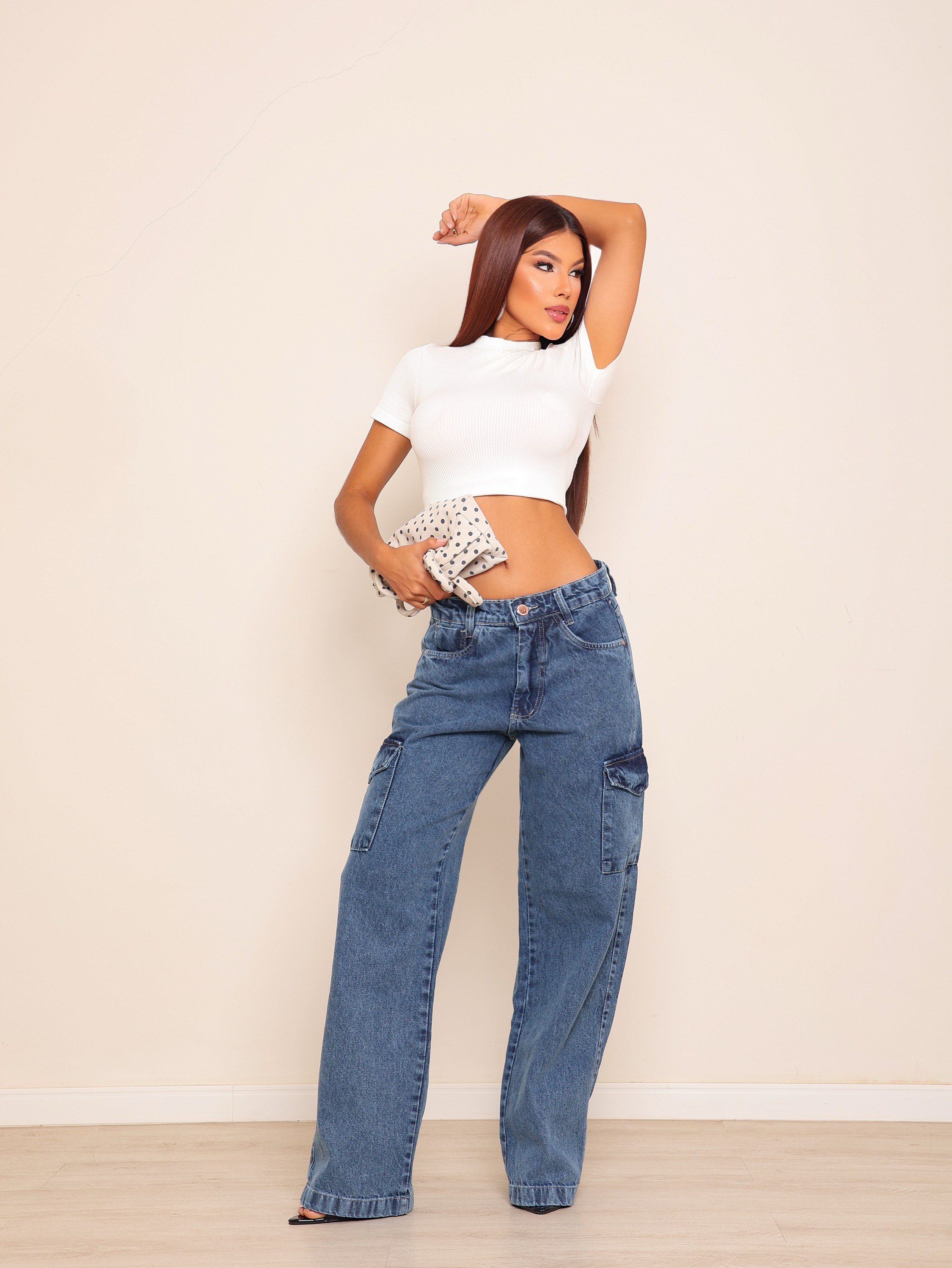 Calça wide leg cargo jeans feminina