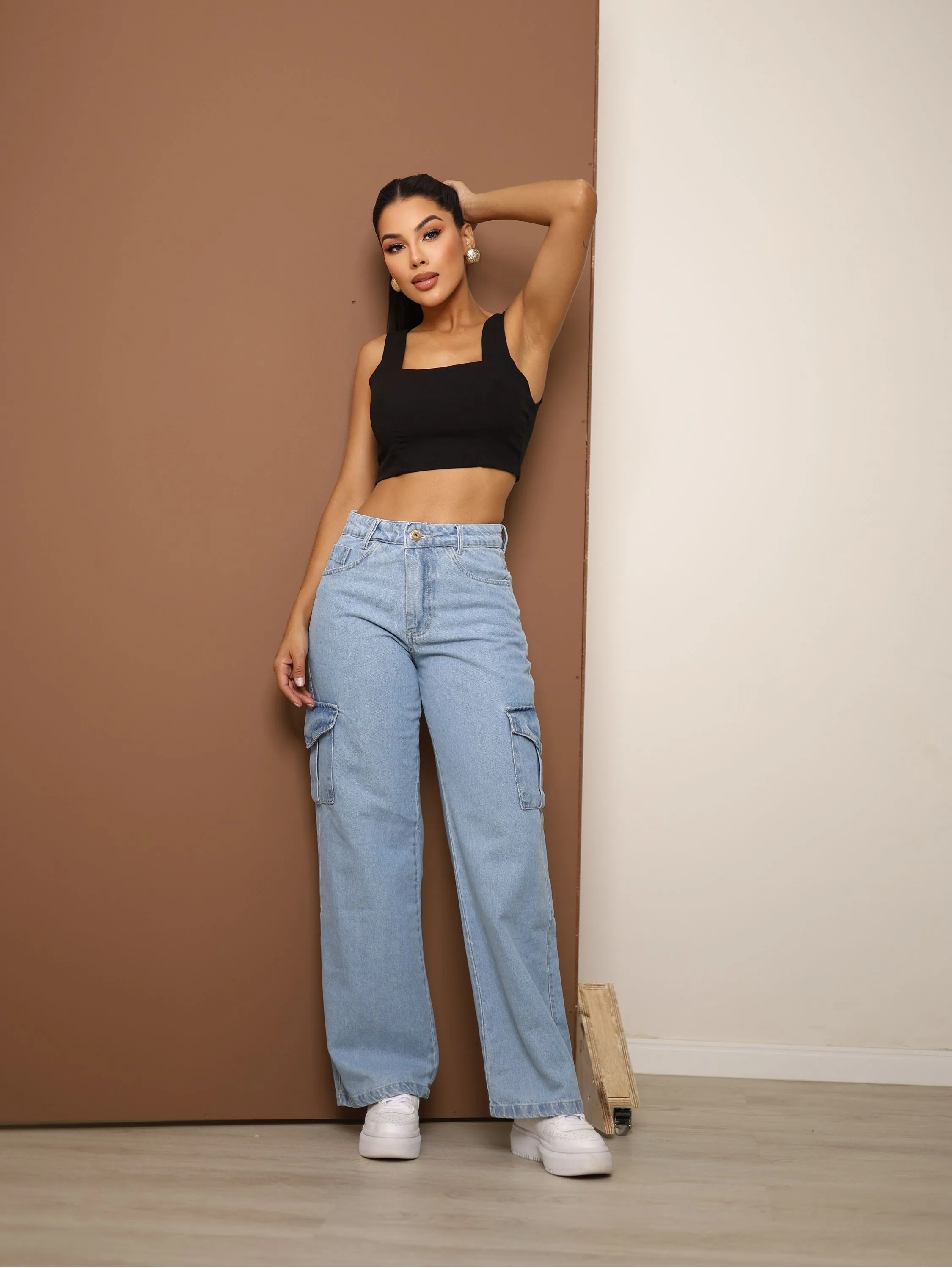 Calça wide leg cargo jeans feminina