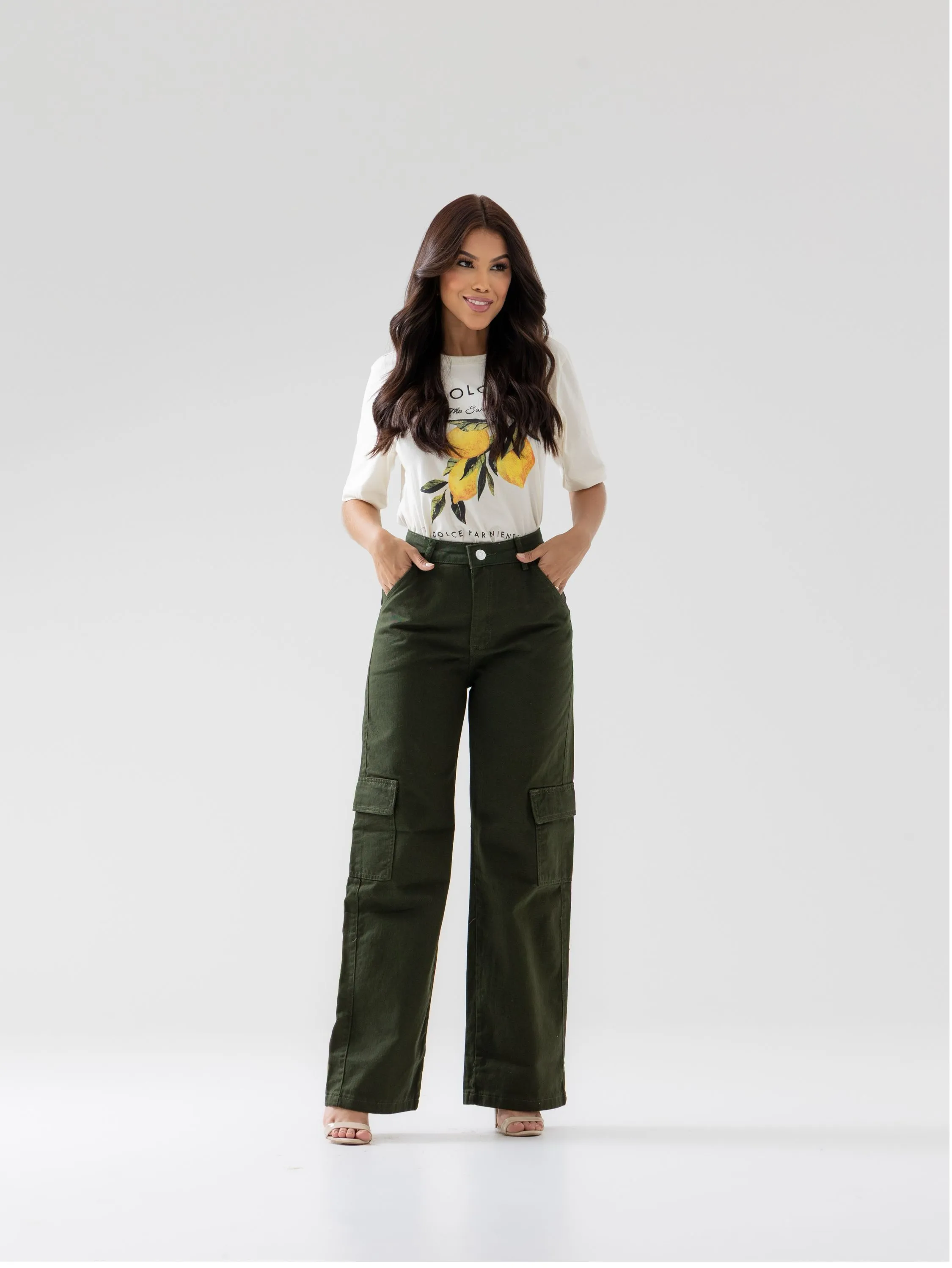 Calça wide leg cargo jeans feminina