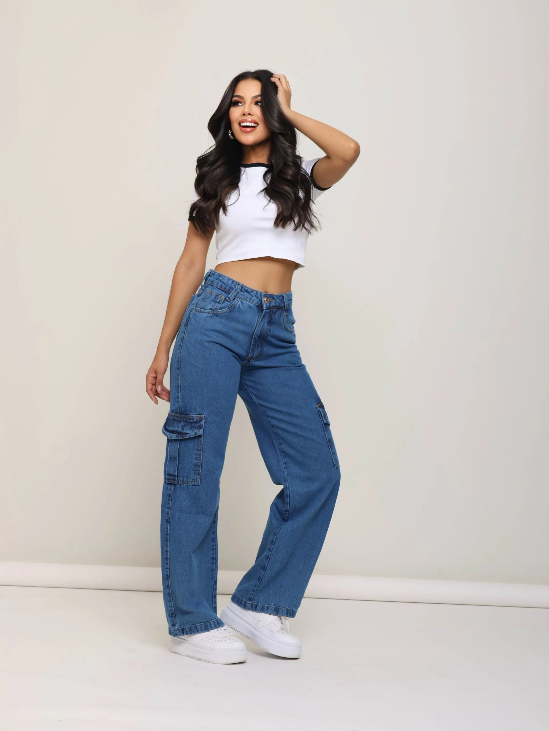 Calça wide leg cargo jeans feminina