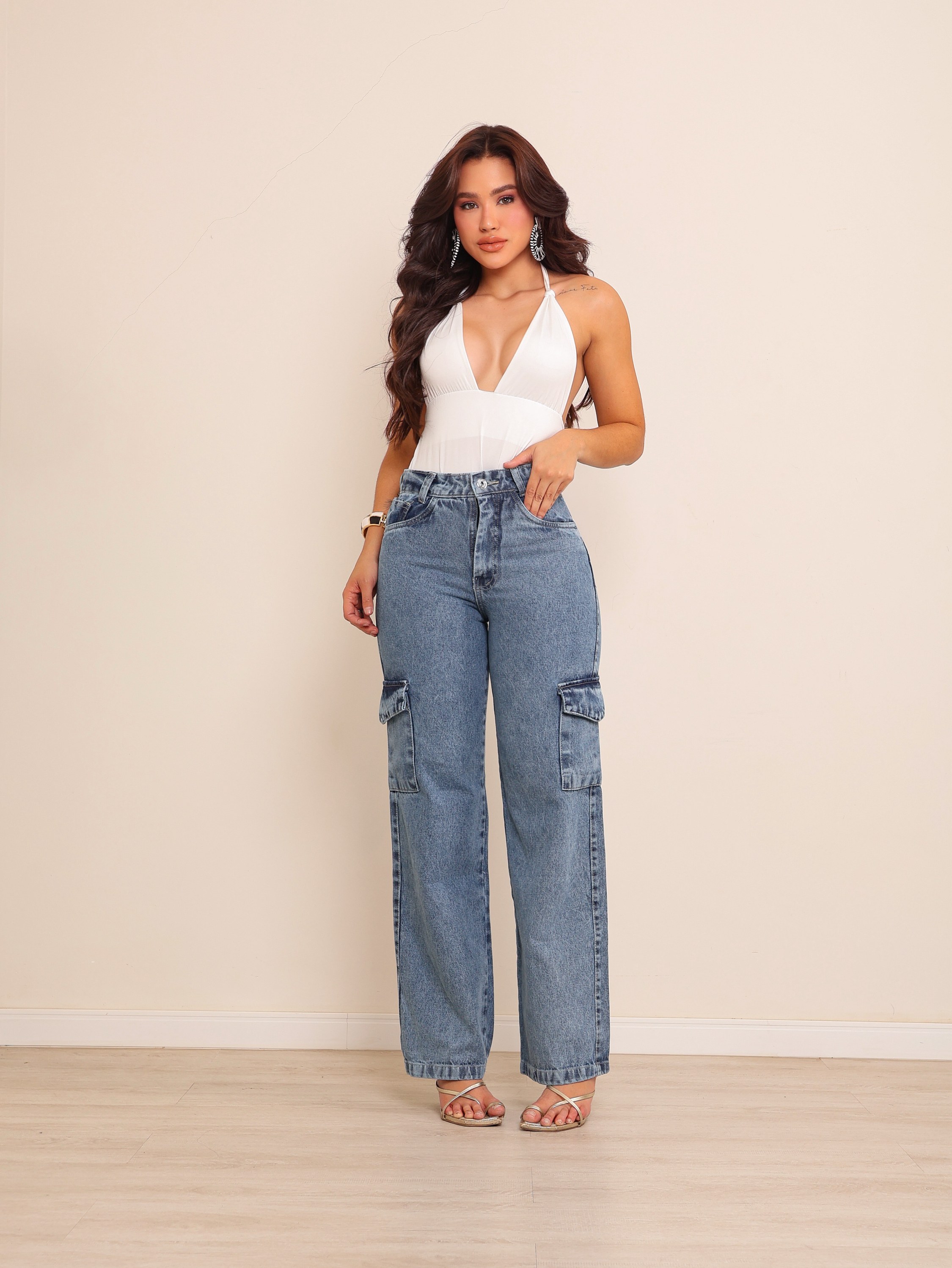 Calça wide leg cargo jeans feminina