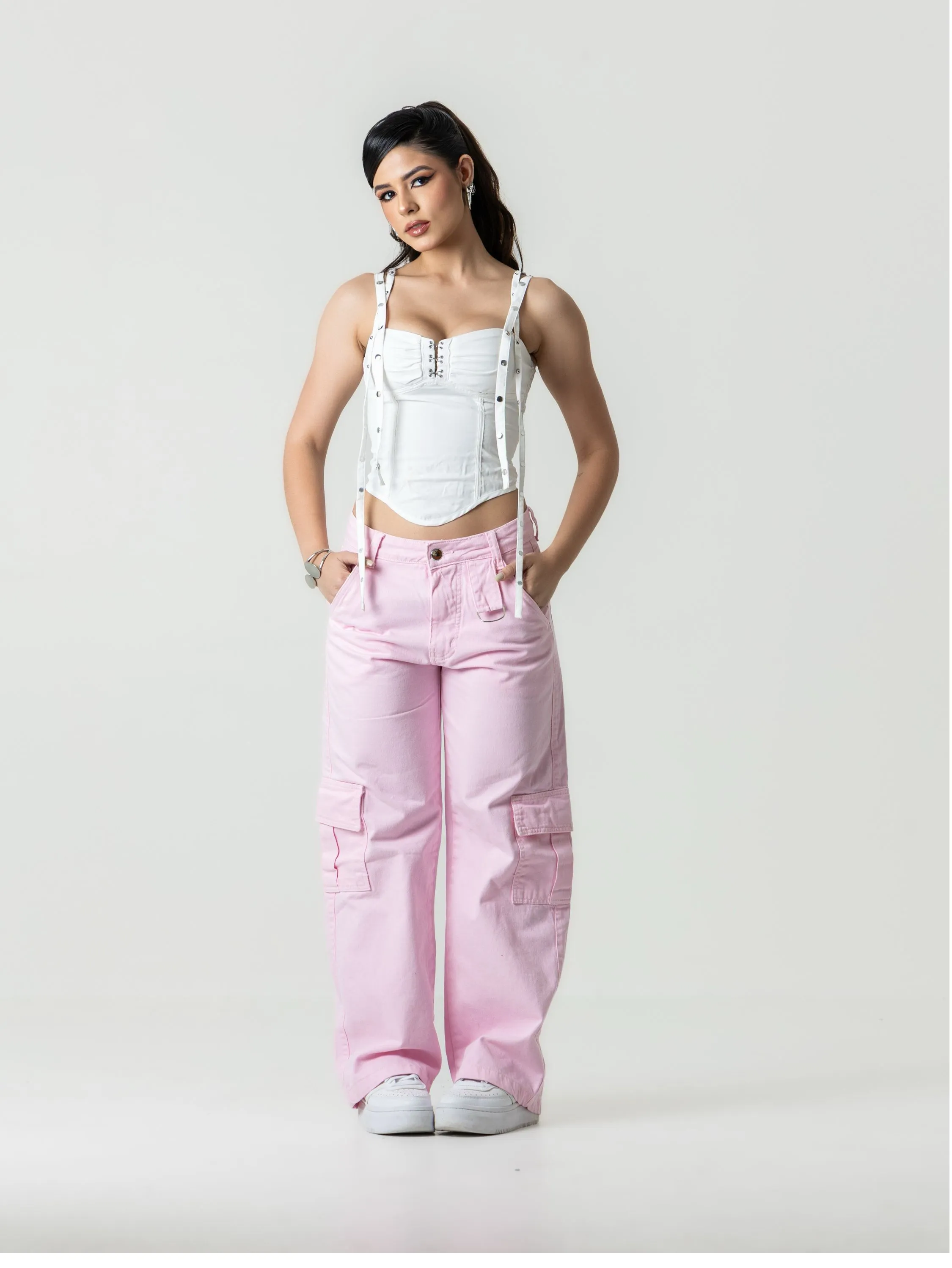 Calça wide leg cargo jeans feminina