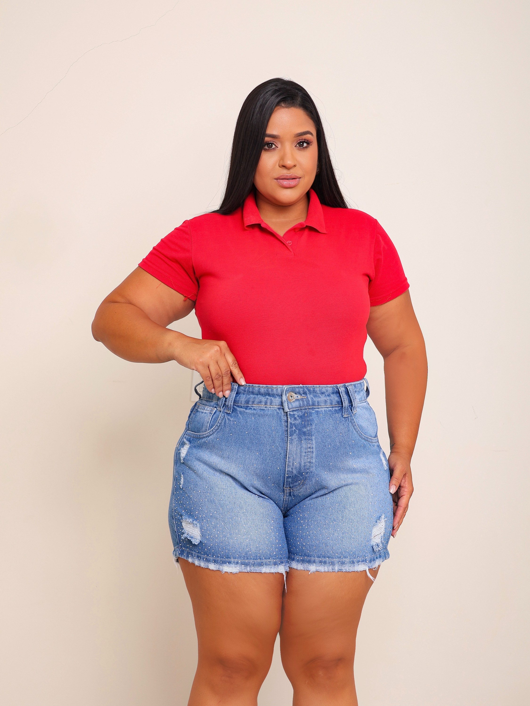 Short jeans feminino plus size de strass