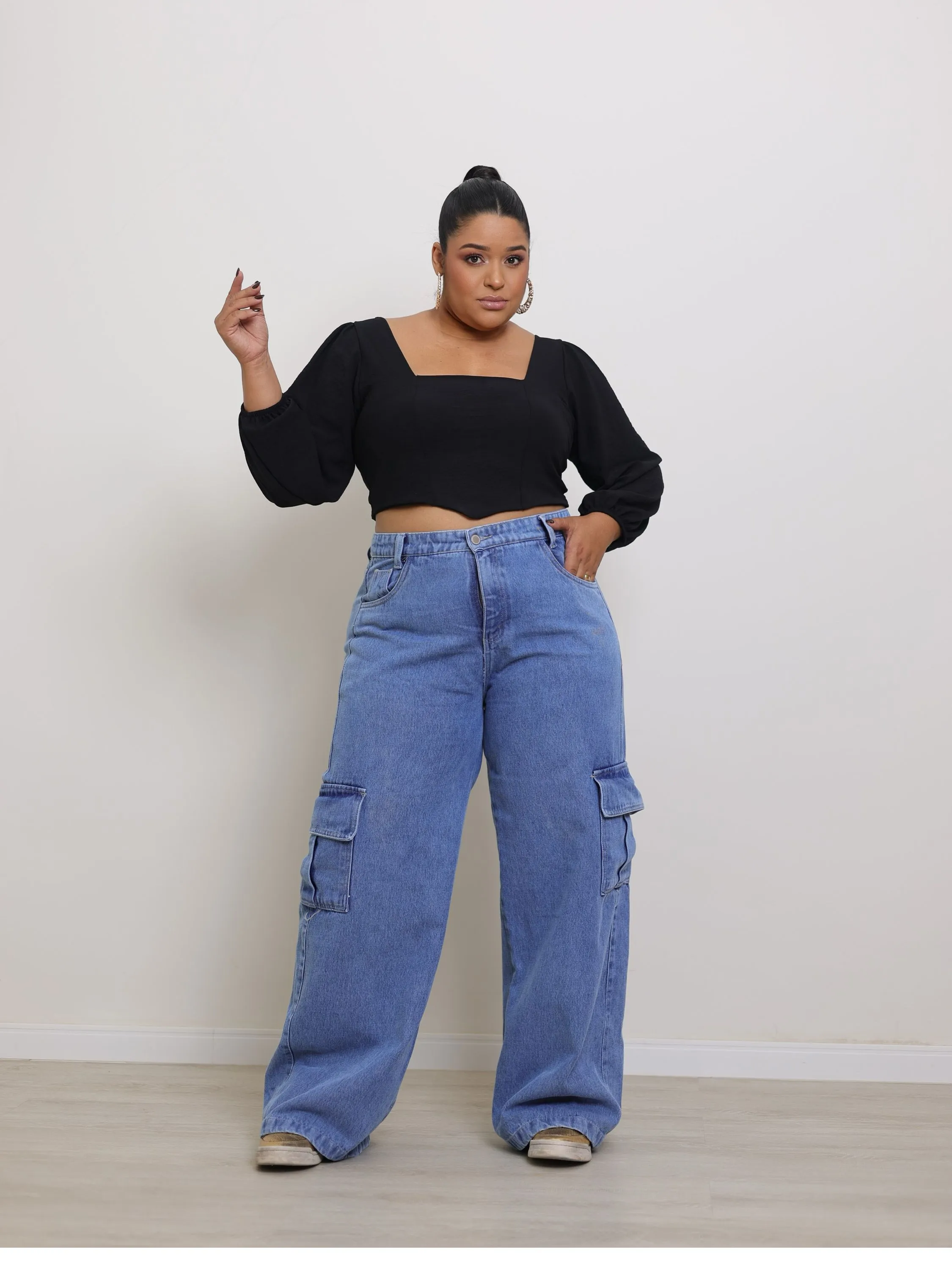 Calça wide leg cargo jeans feminina plus size