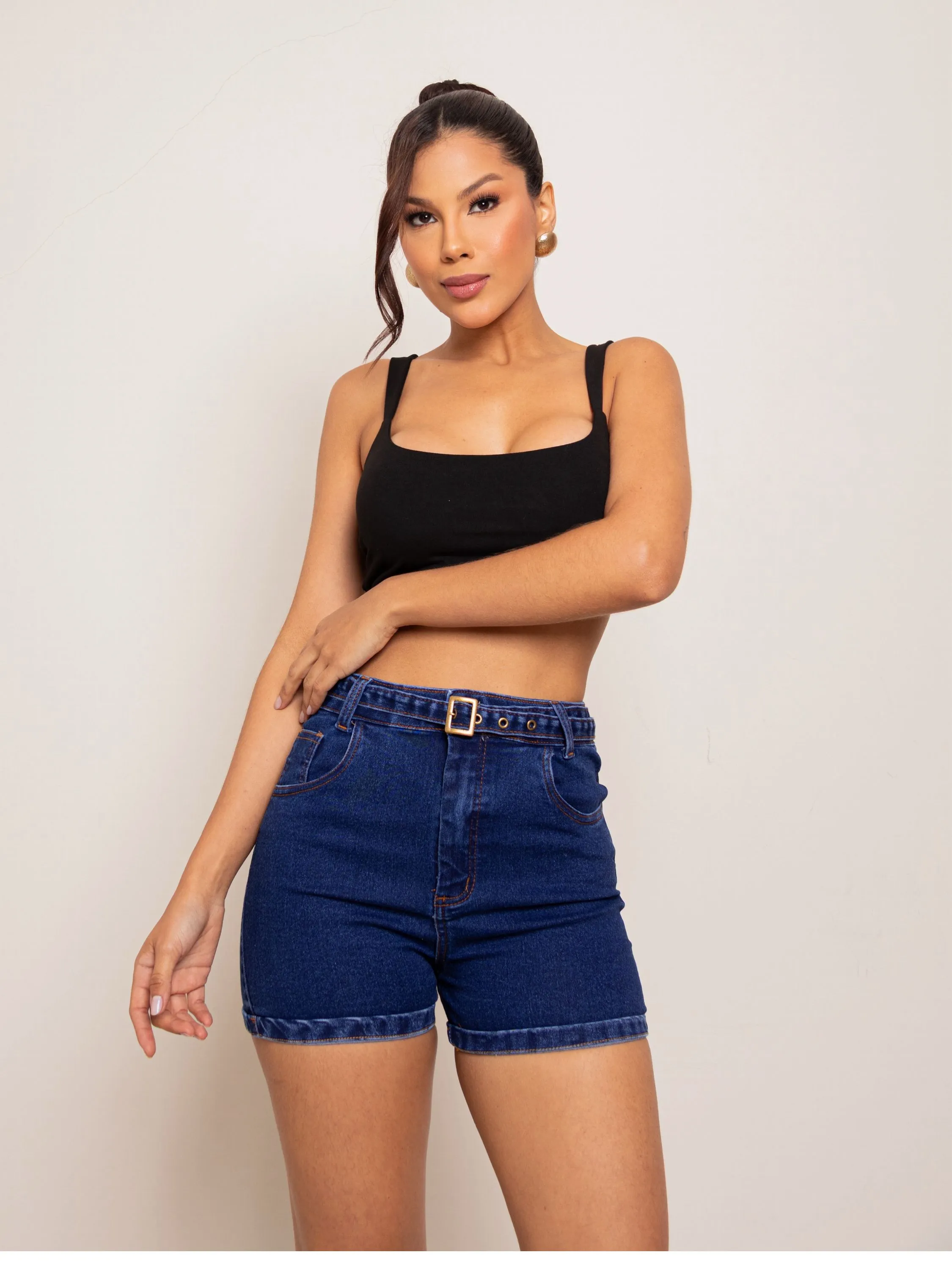 Short jeans feminino com cinto