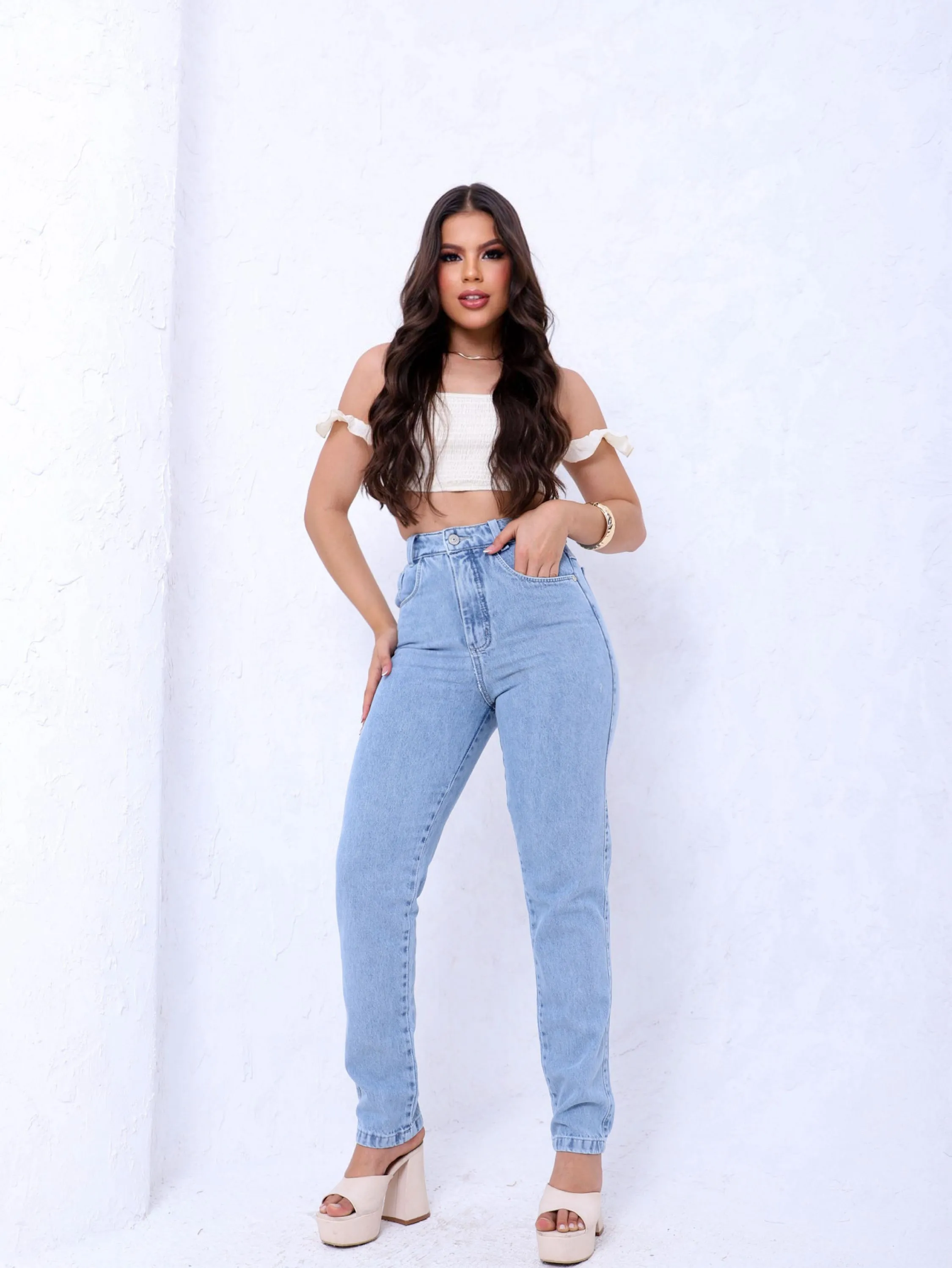 Calça mom jeans feminina