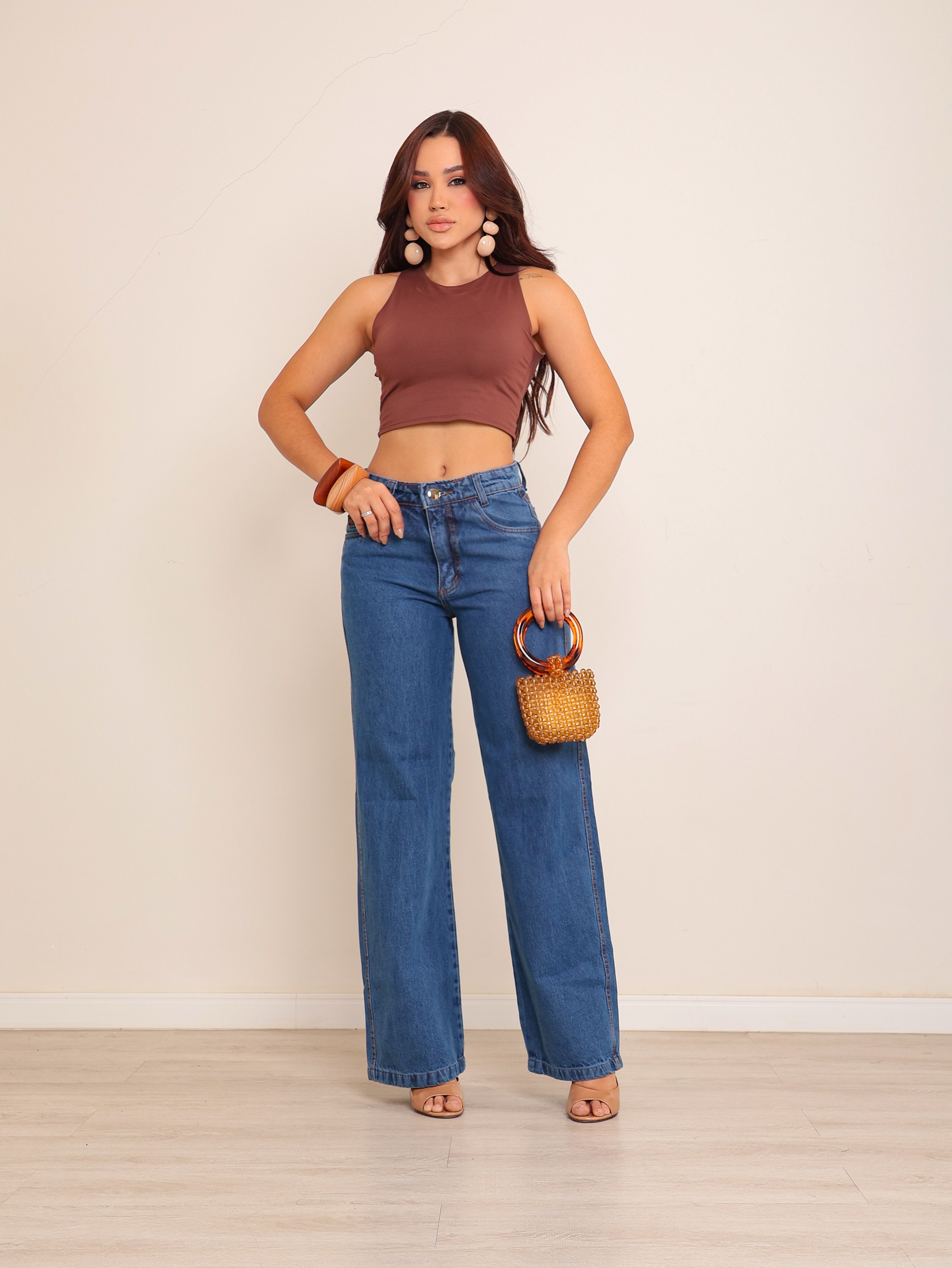 Calça wide leg jeans feminina com detalhe
