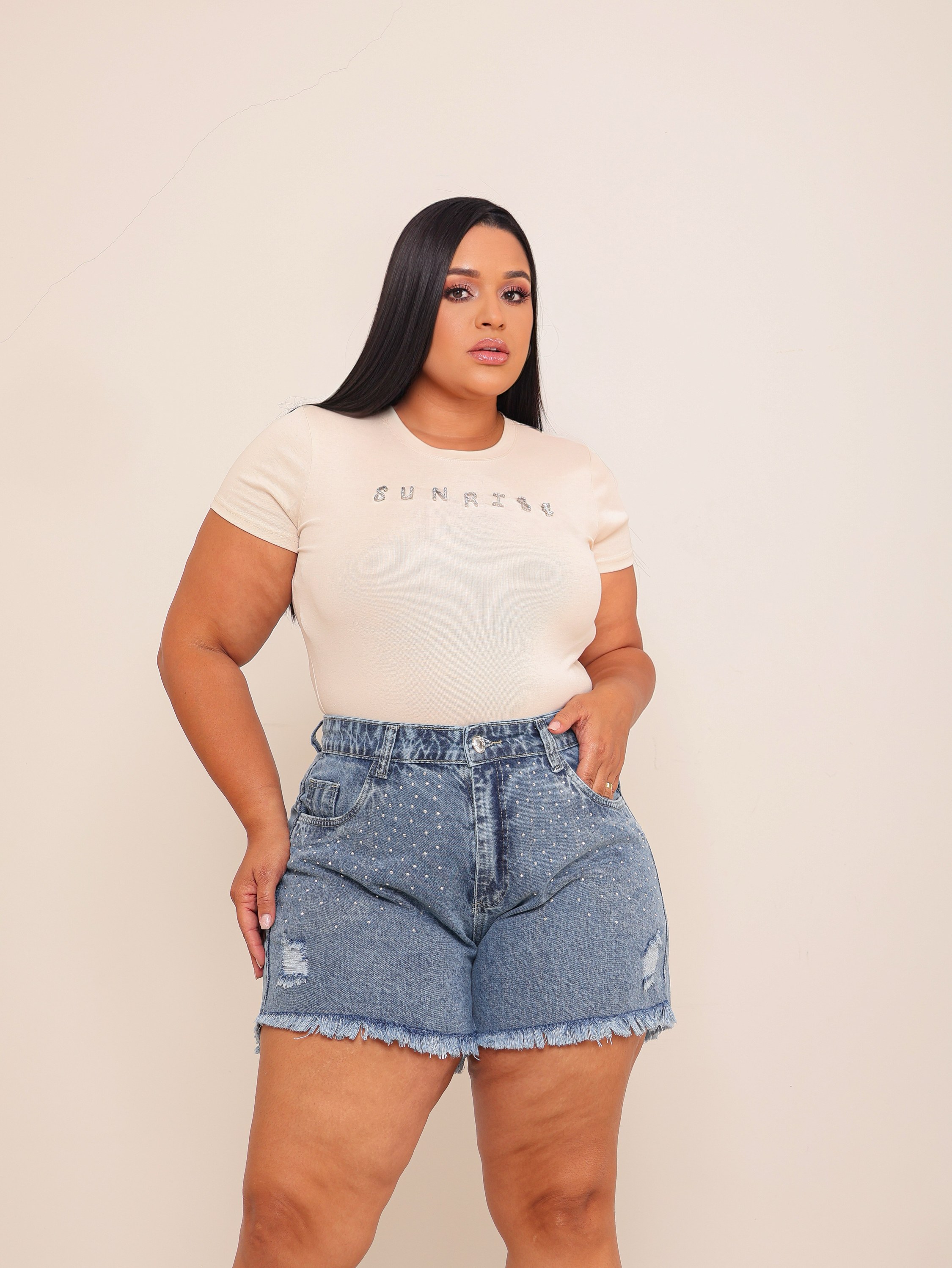 Short jeans feminino plus size de strass