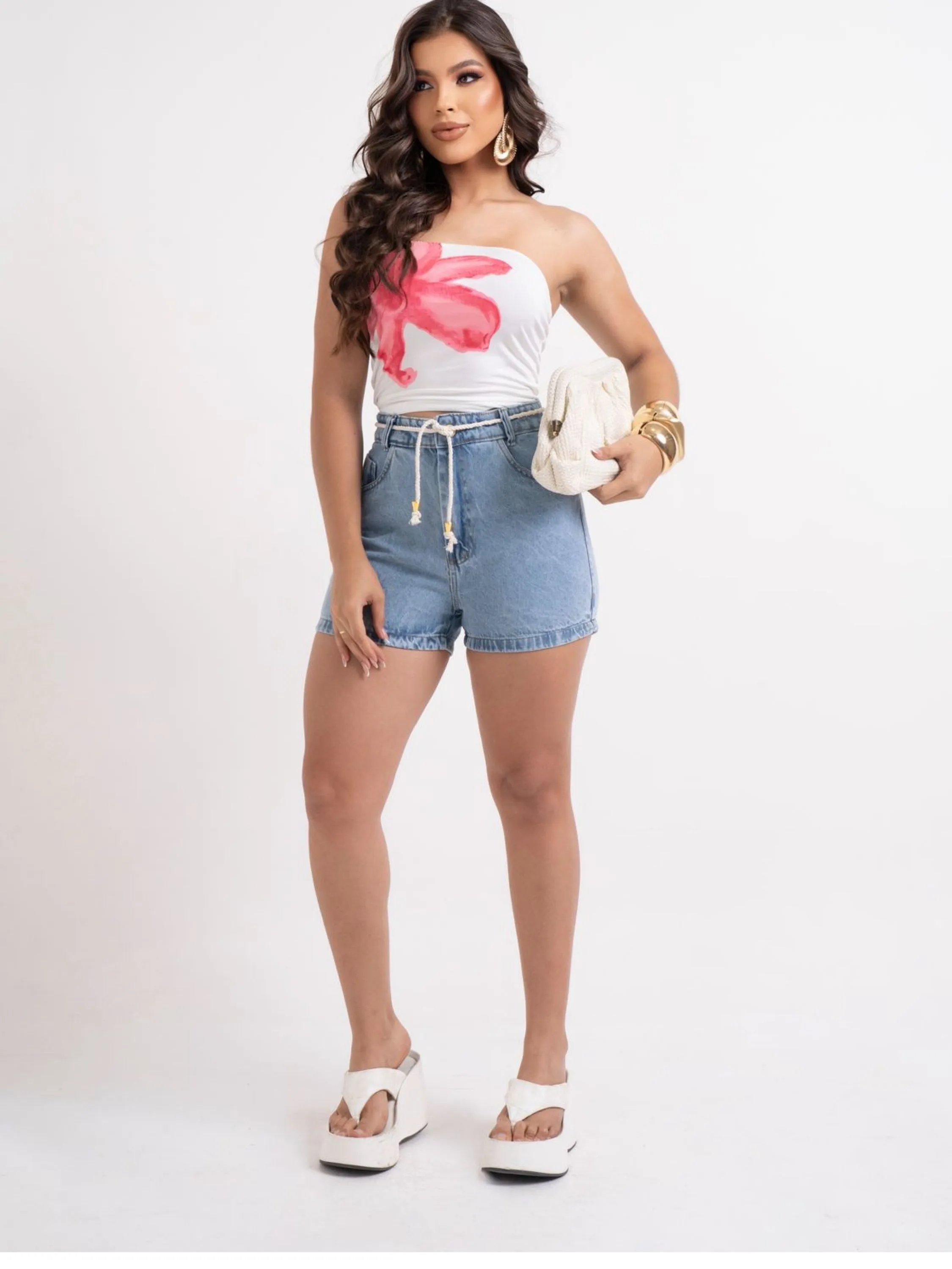 Short jeans feminino com cordonzinho