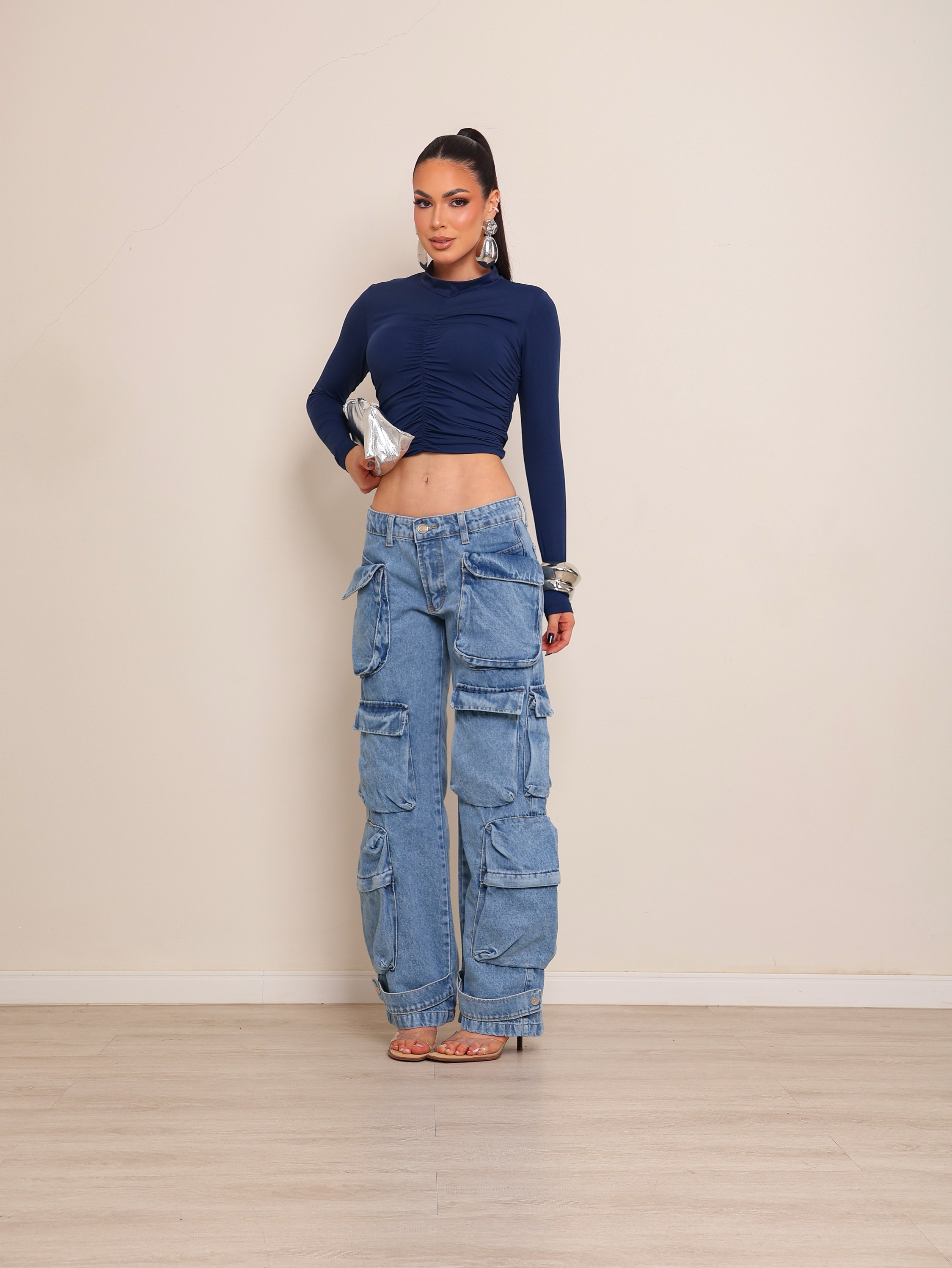 Calça wide leg cargo jeans feminina