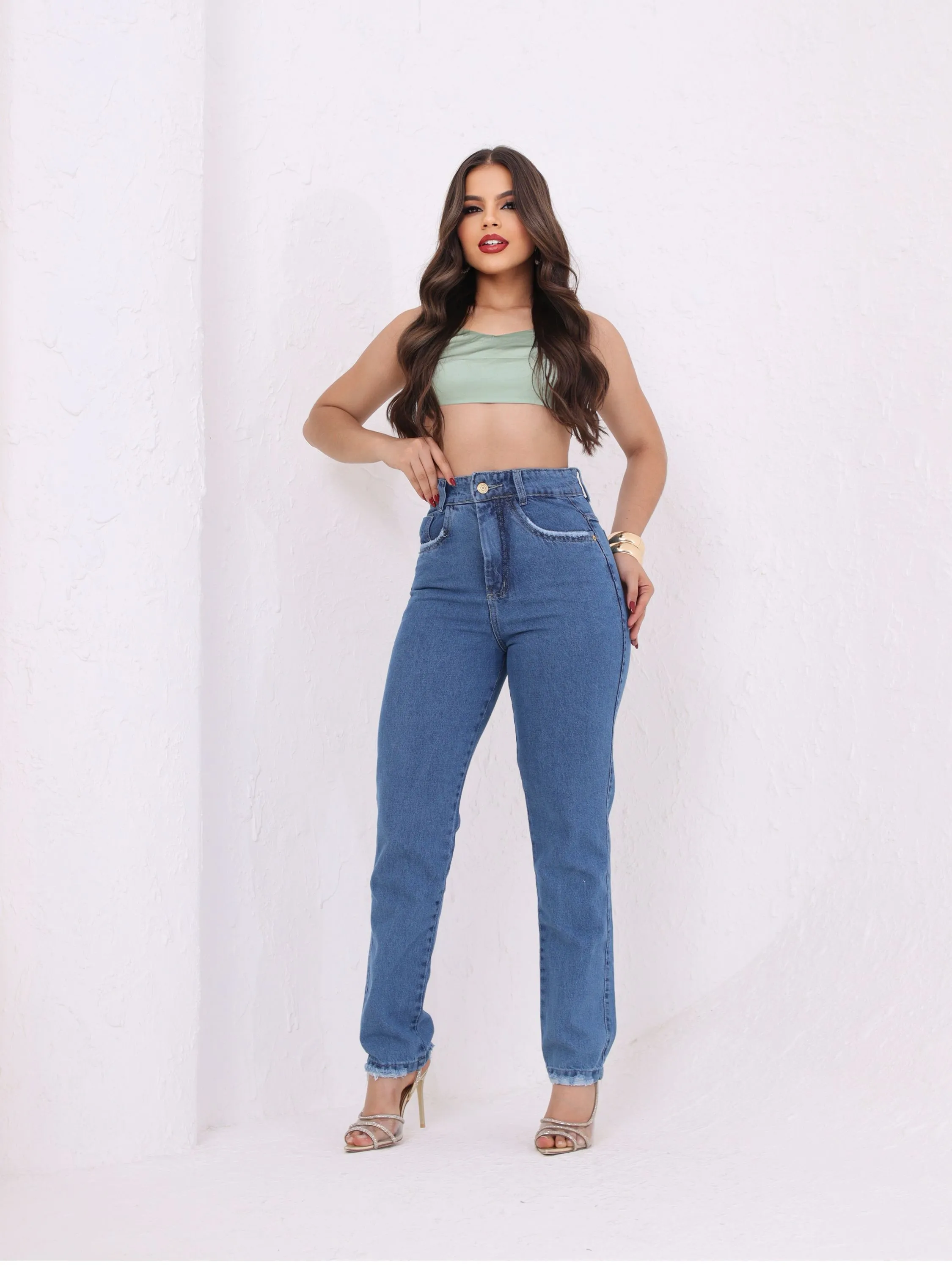 Calça mom jeans feminina