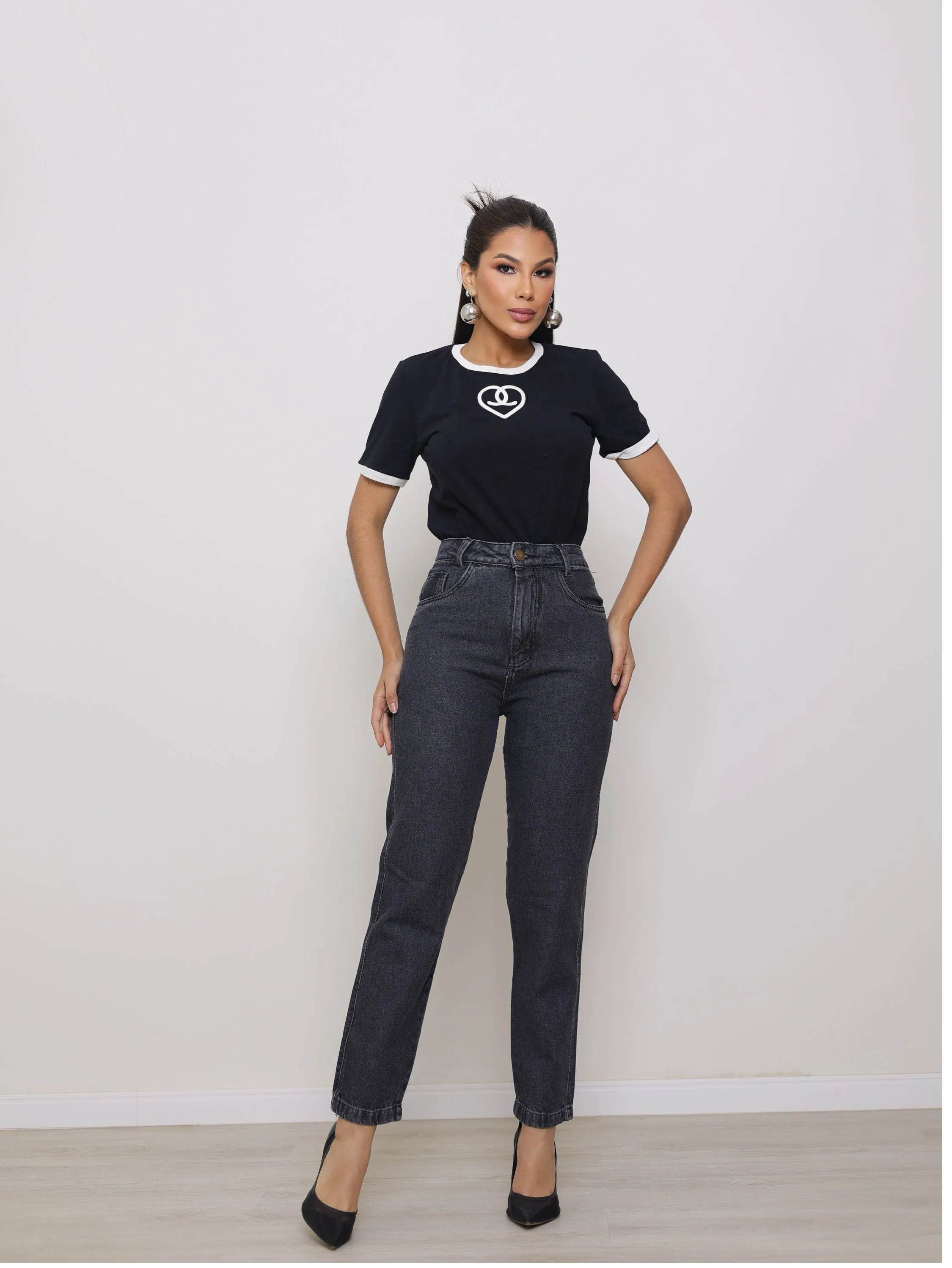 Calça Mom jeans feminina