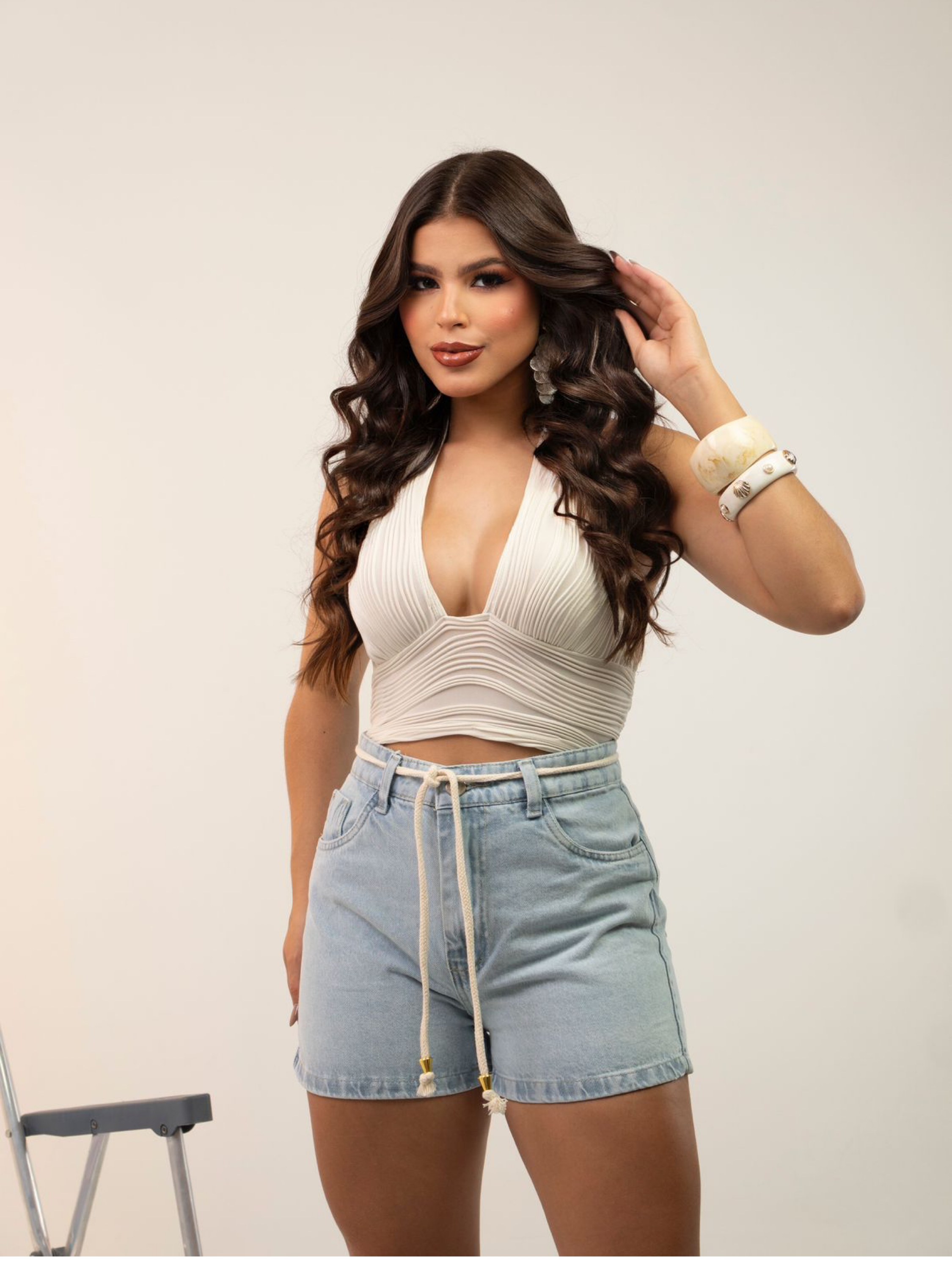 Short jeans feminino com cordonzinho