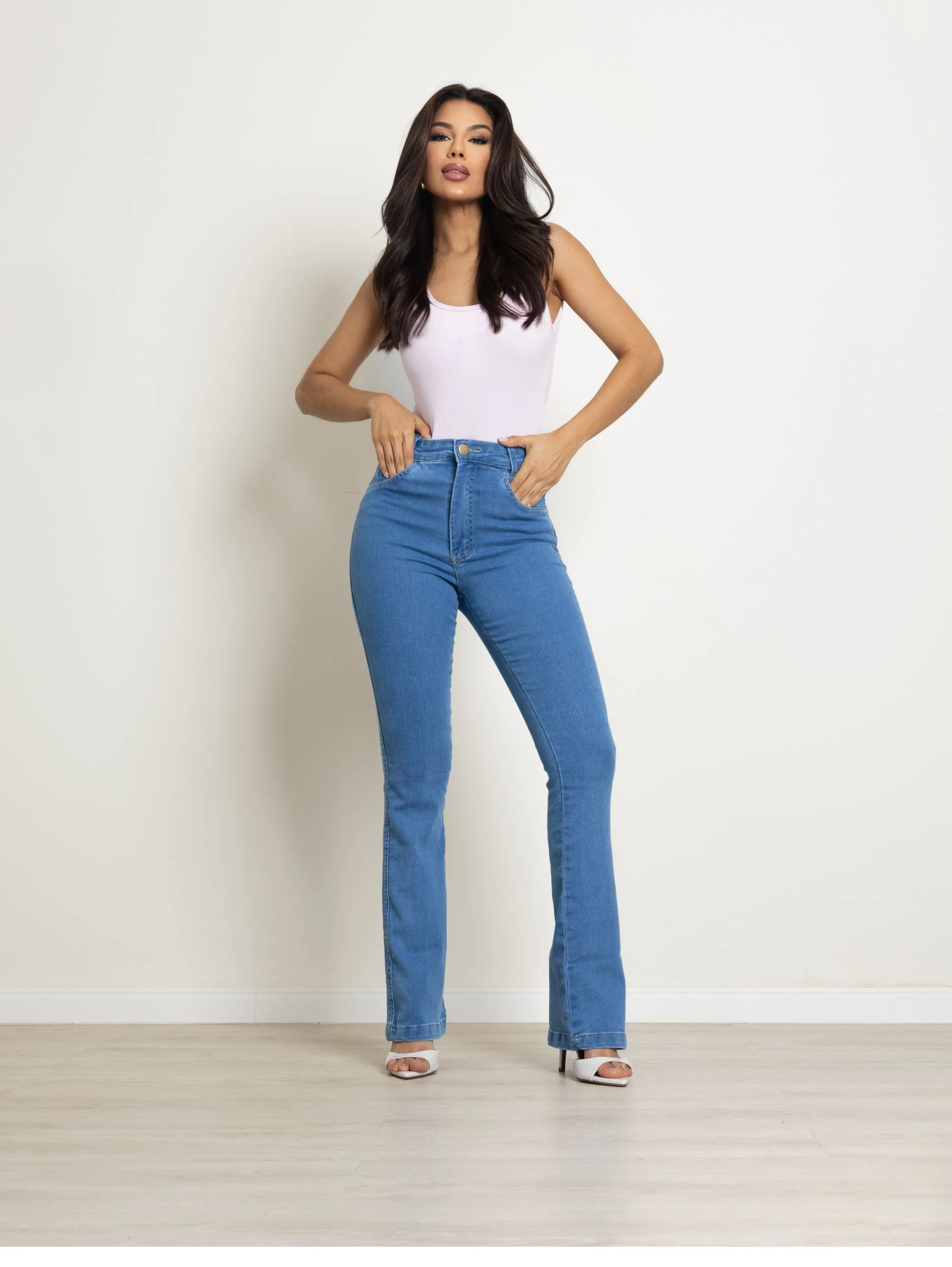 Calça flare jeans feminina