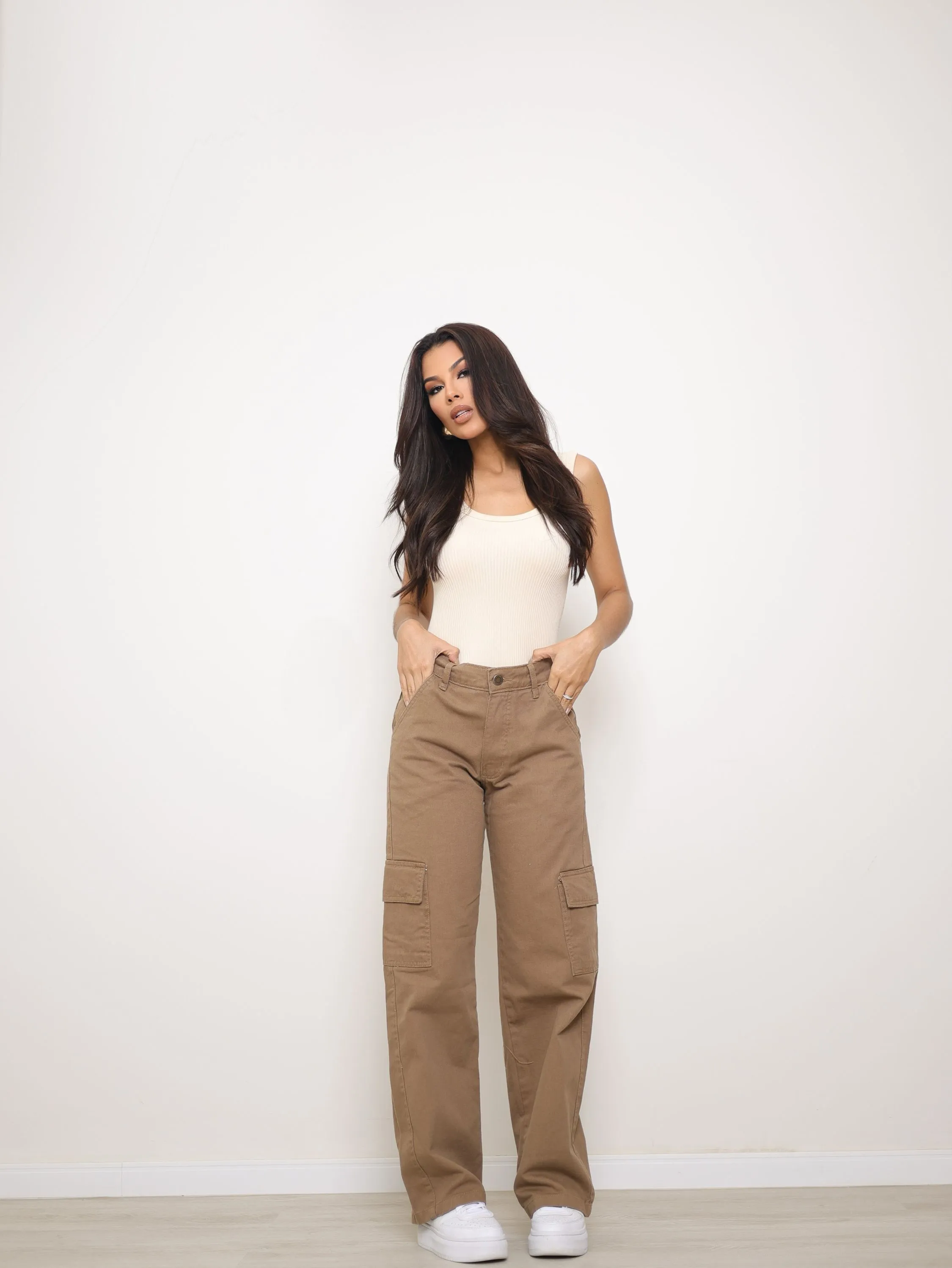Calça wide leg cargo jeans feminina