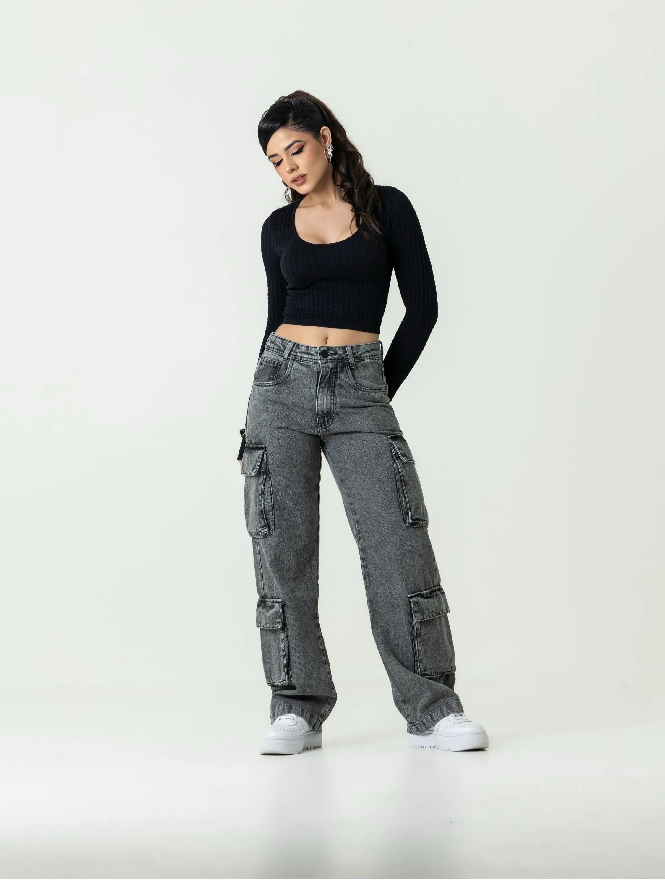 Calça wide leg cargo jeans feminina