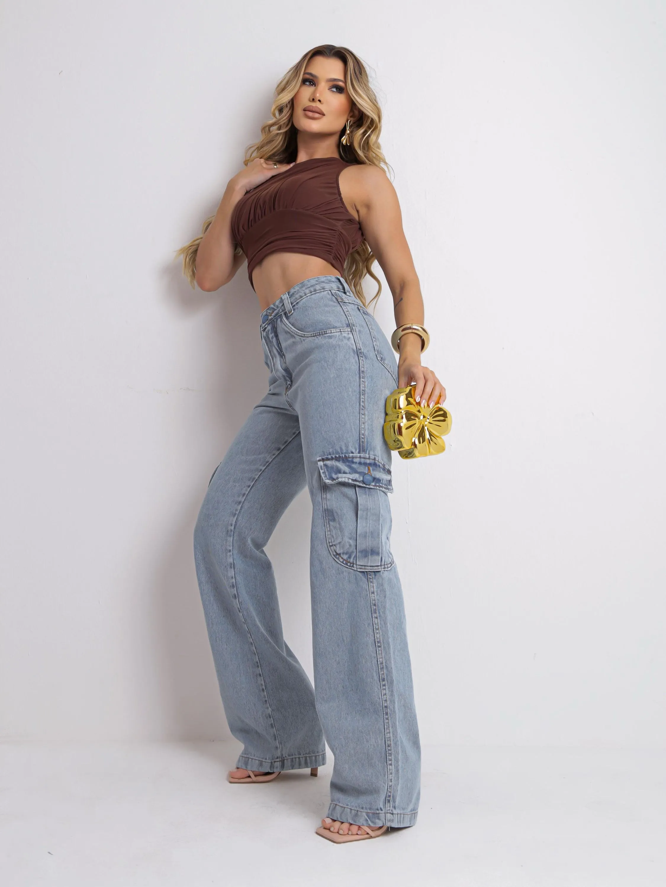 Calça wide leg cargo jeans feminina