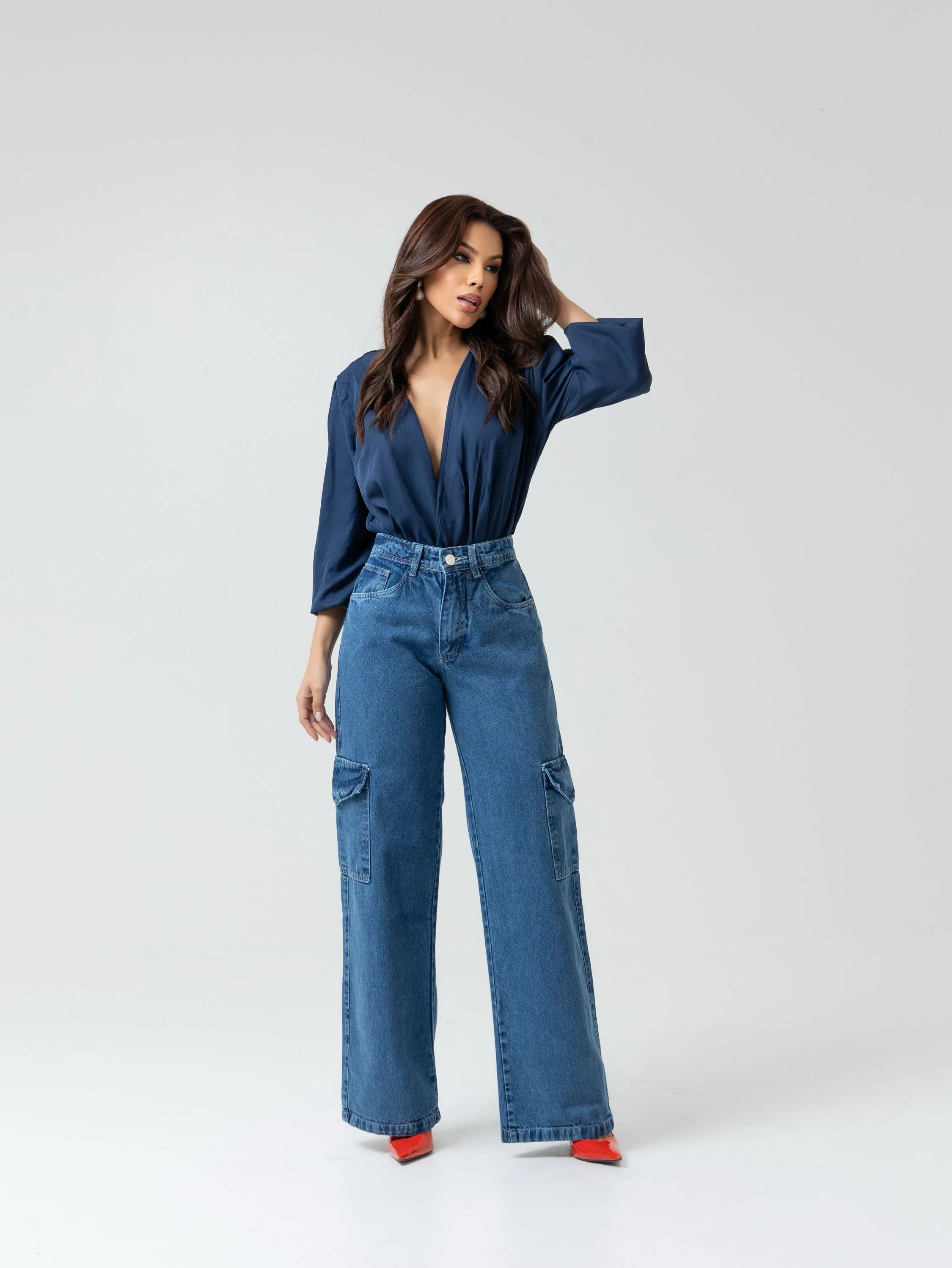 Calça wide leg cargo jeans feminina