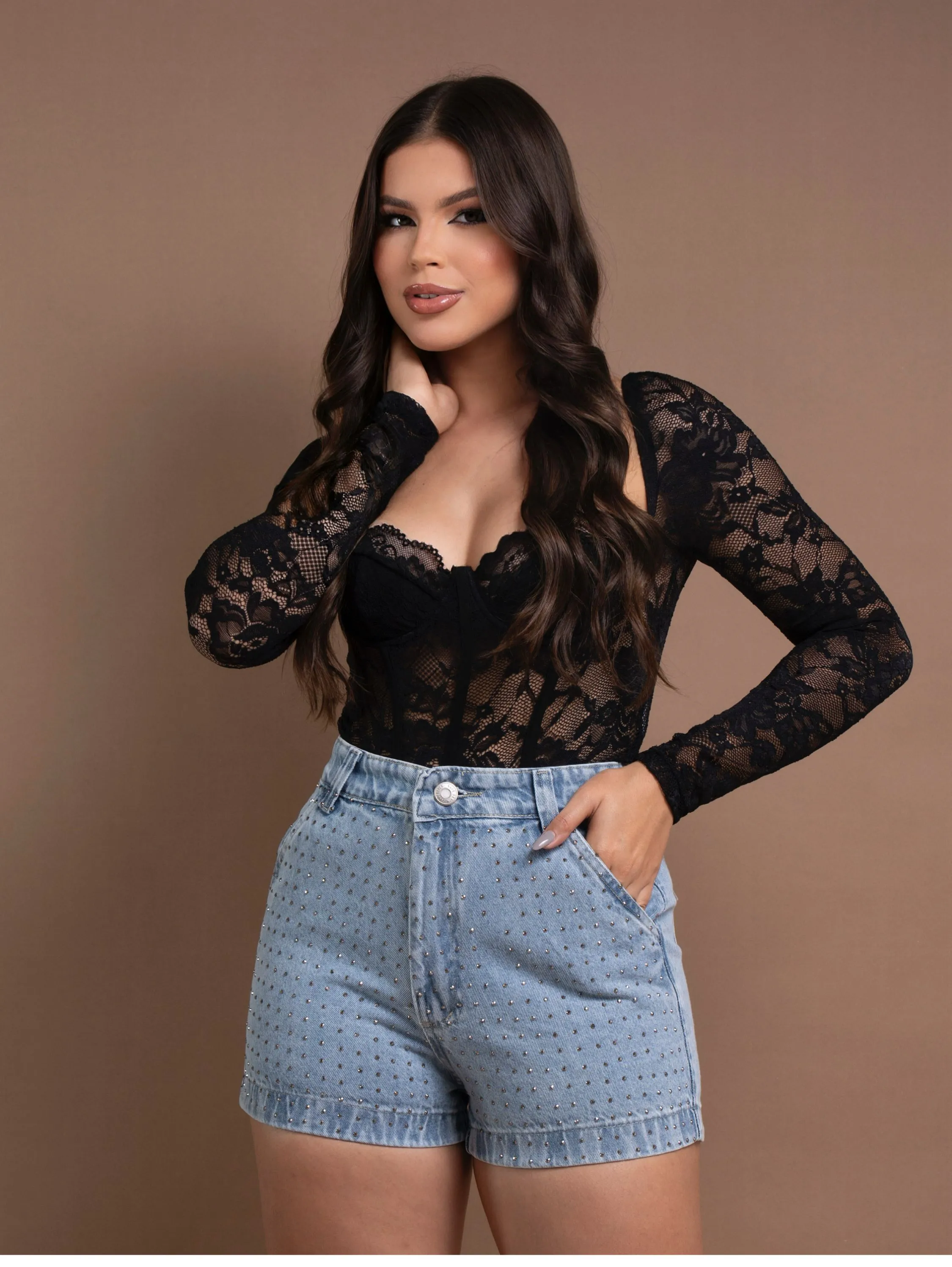 Short jeans feminino de strass