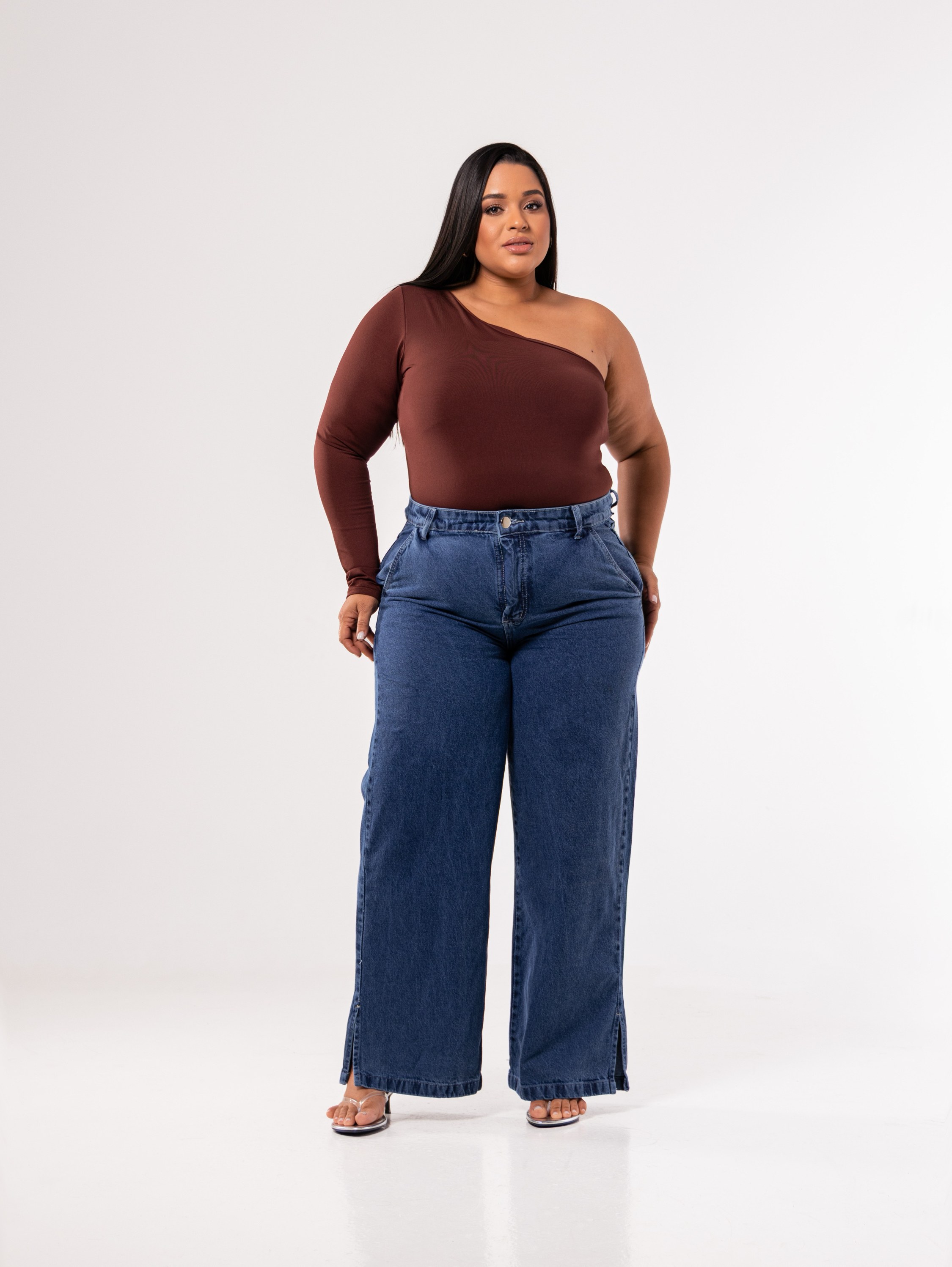 Calça wide leg jeans feminina plus size com abertura