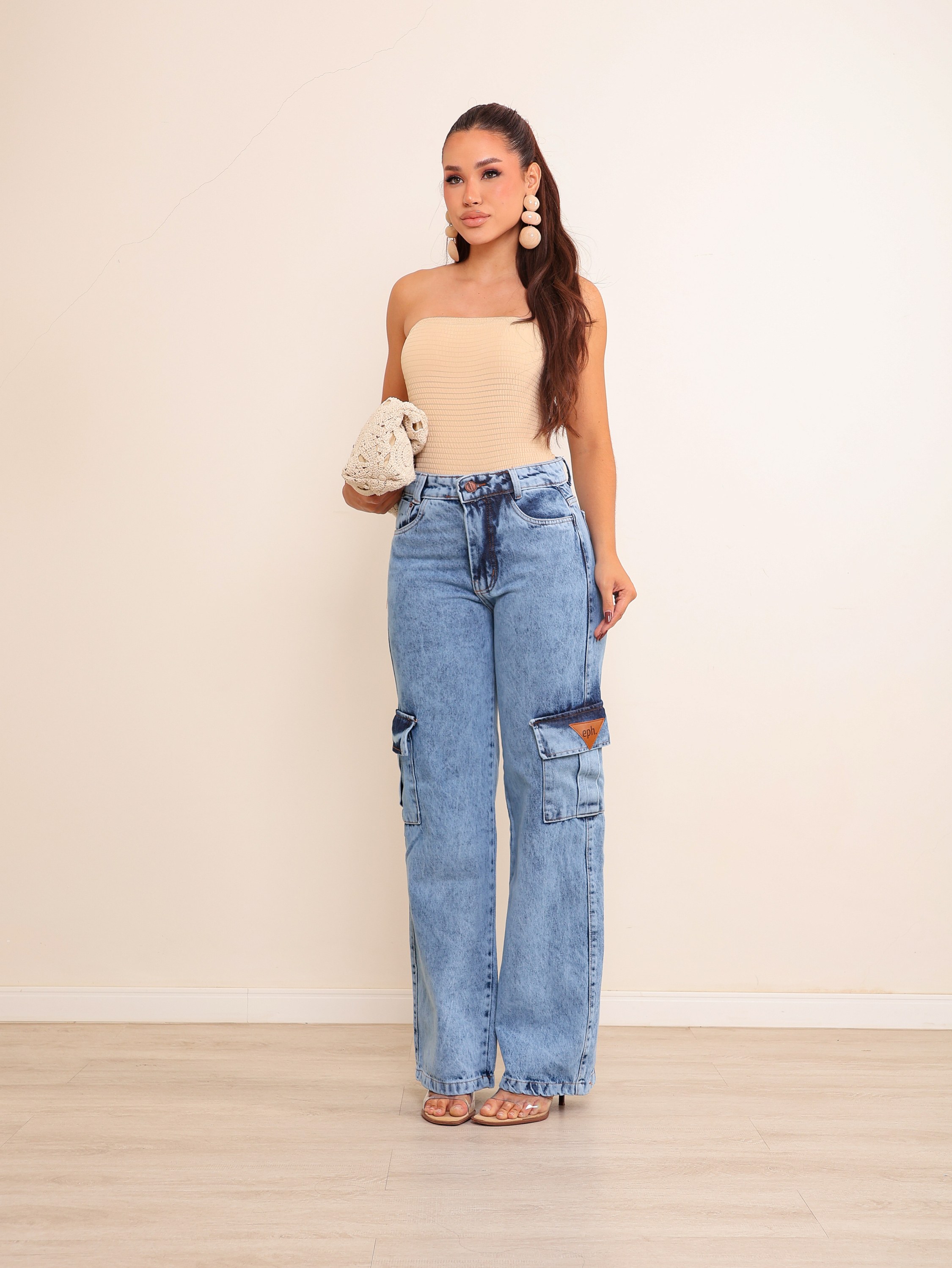 Calça wide leg cargo jeans feminina