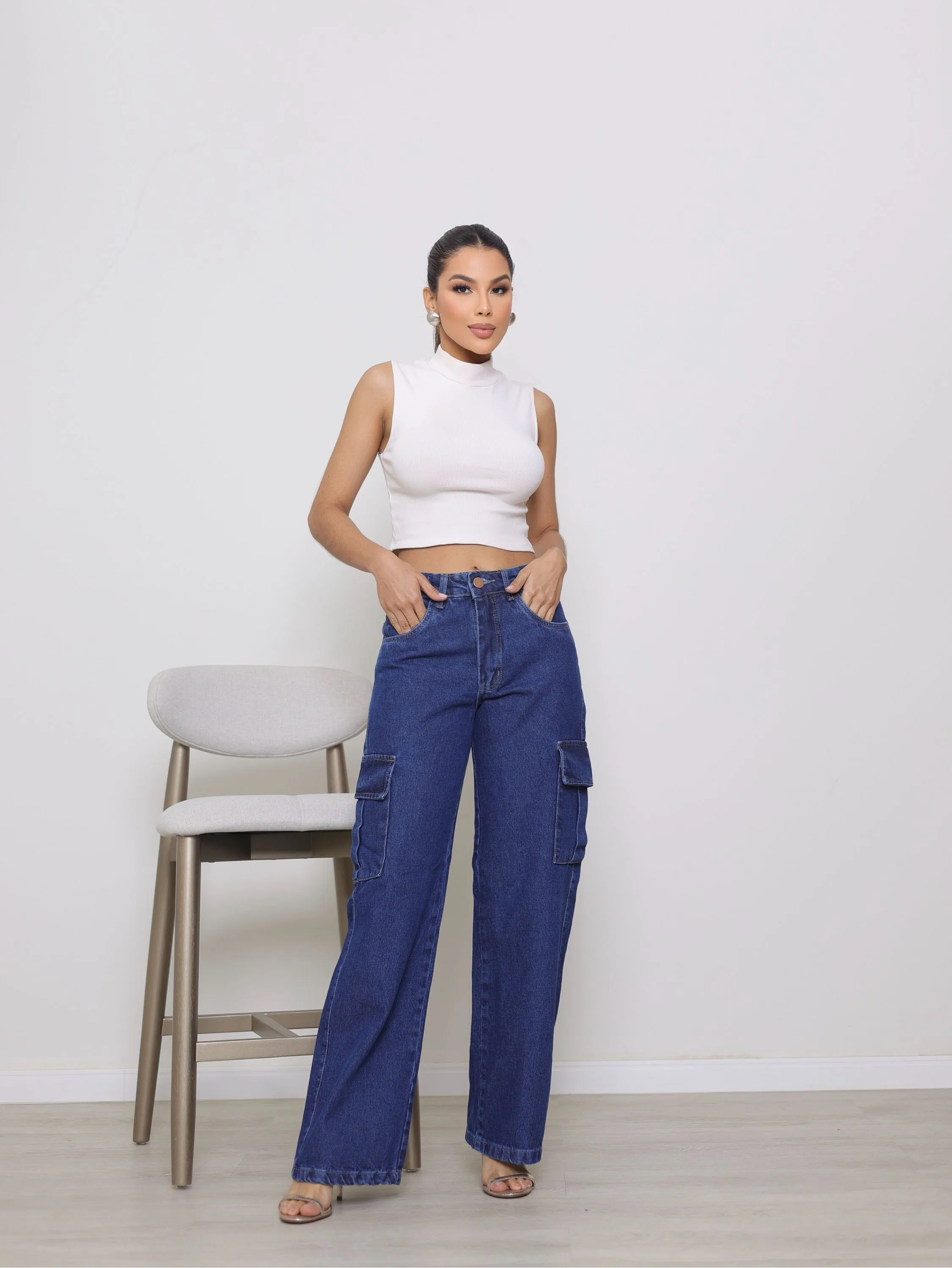 Calça wide leg cargo jeans feminina
