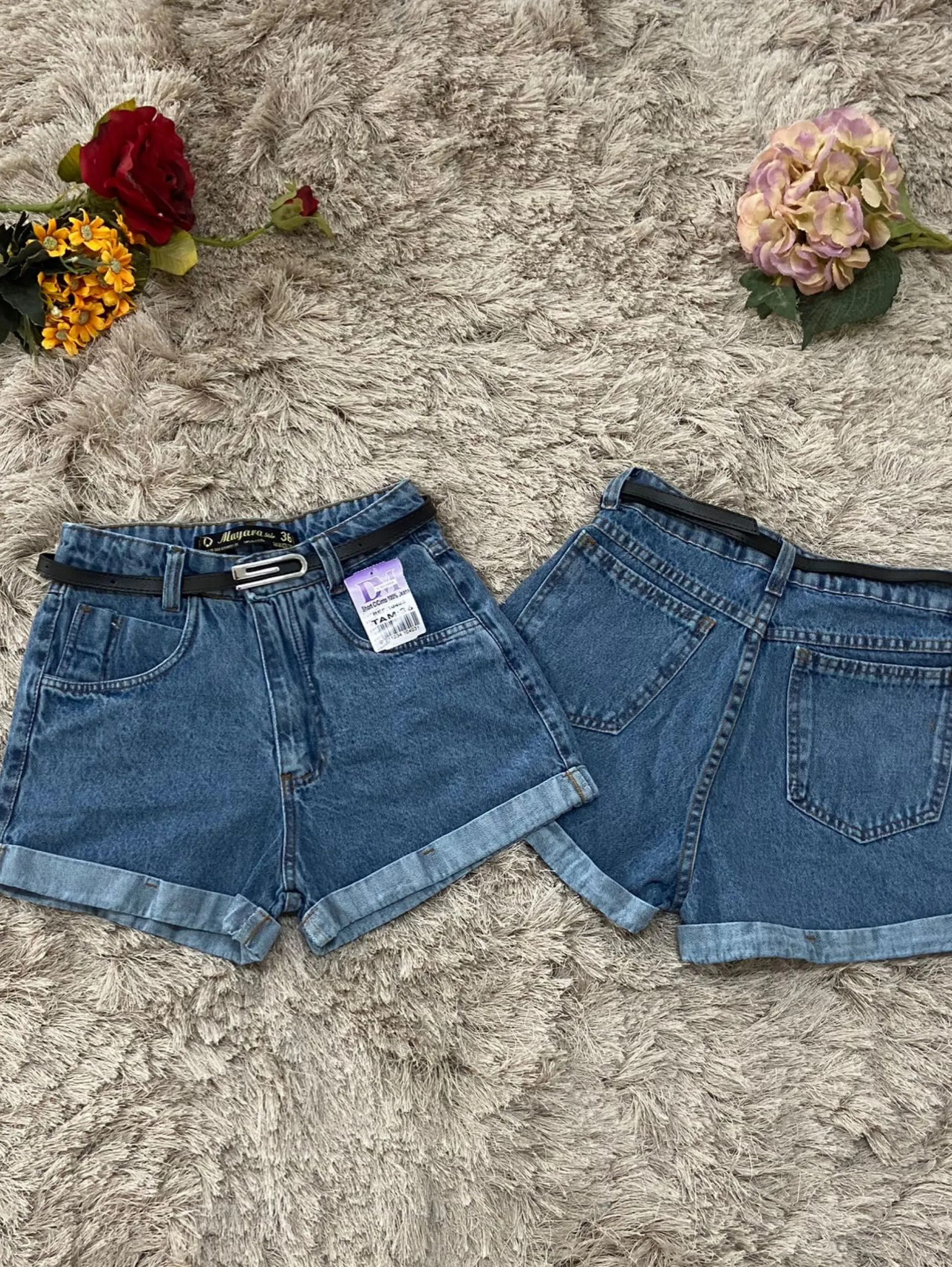 Short jeans feminino com cinto