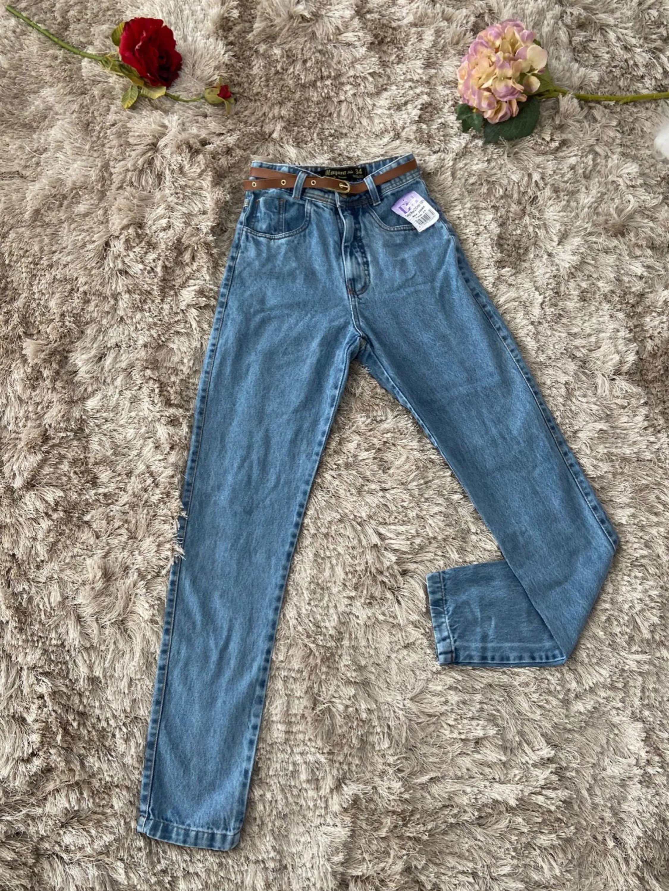 Calça mom jeans feminina com cinto