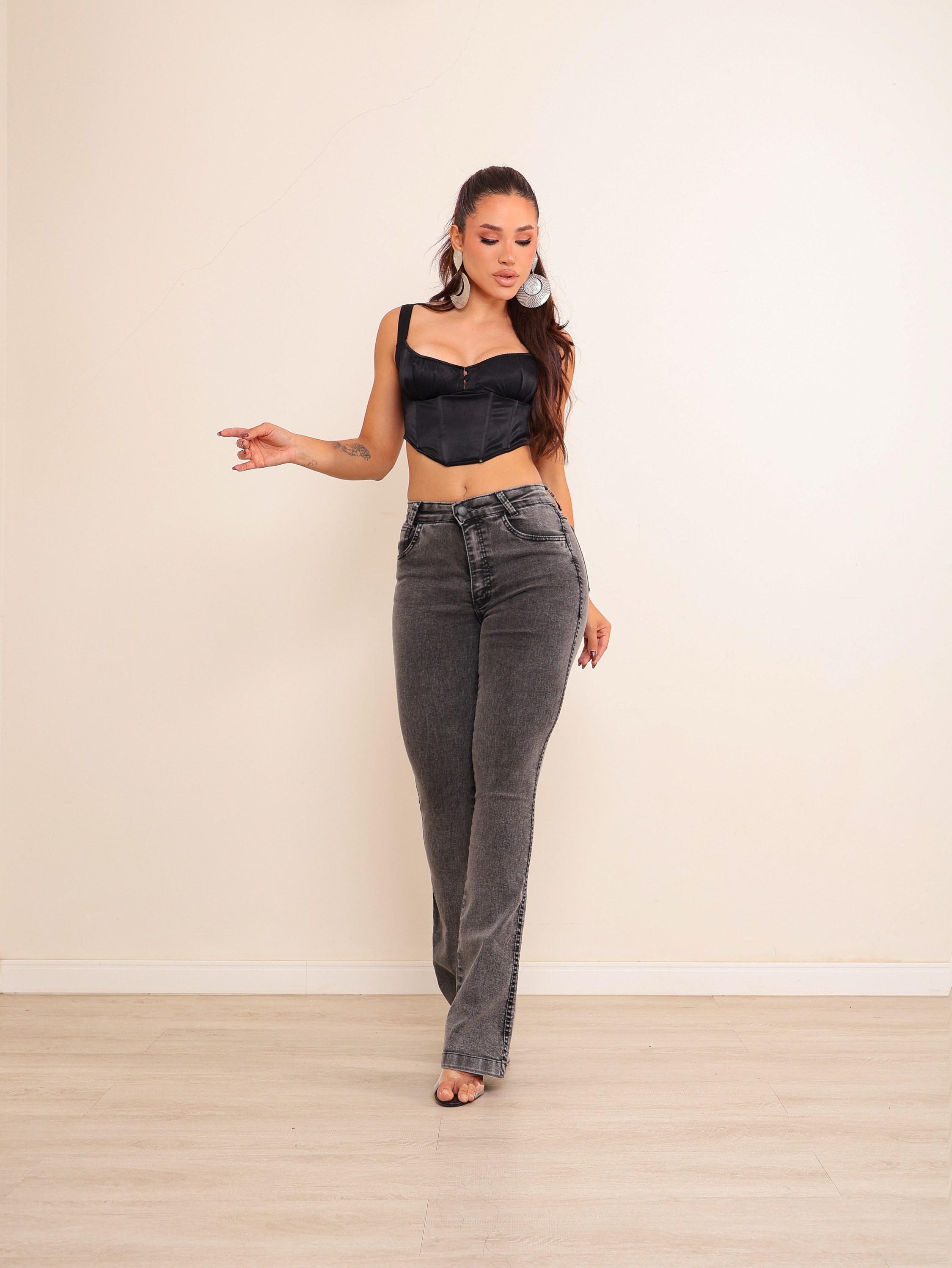 Calça flare jeans feminina