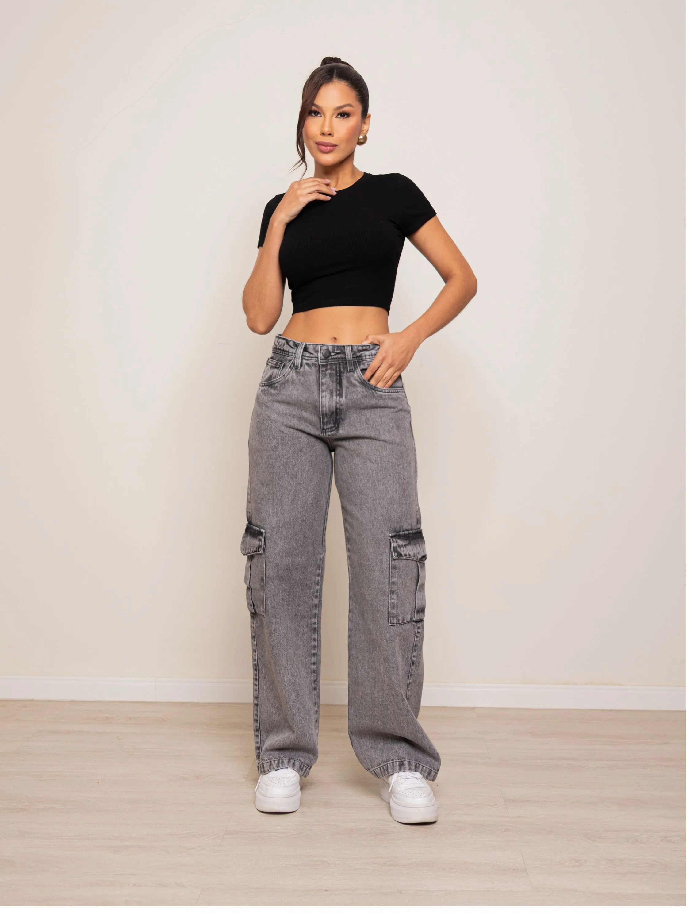 Calça wide leg cargo jeans feminina