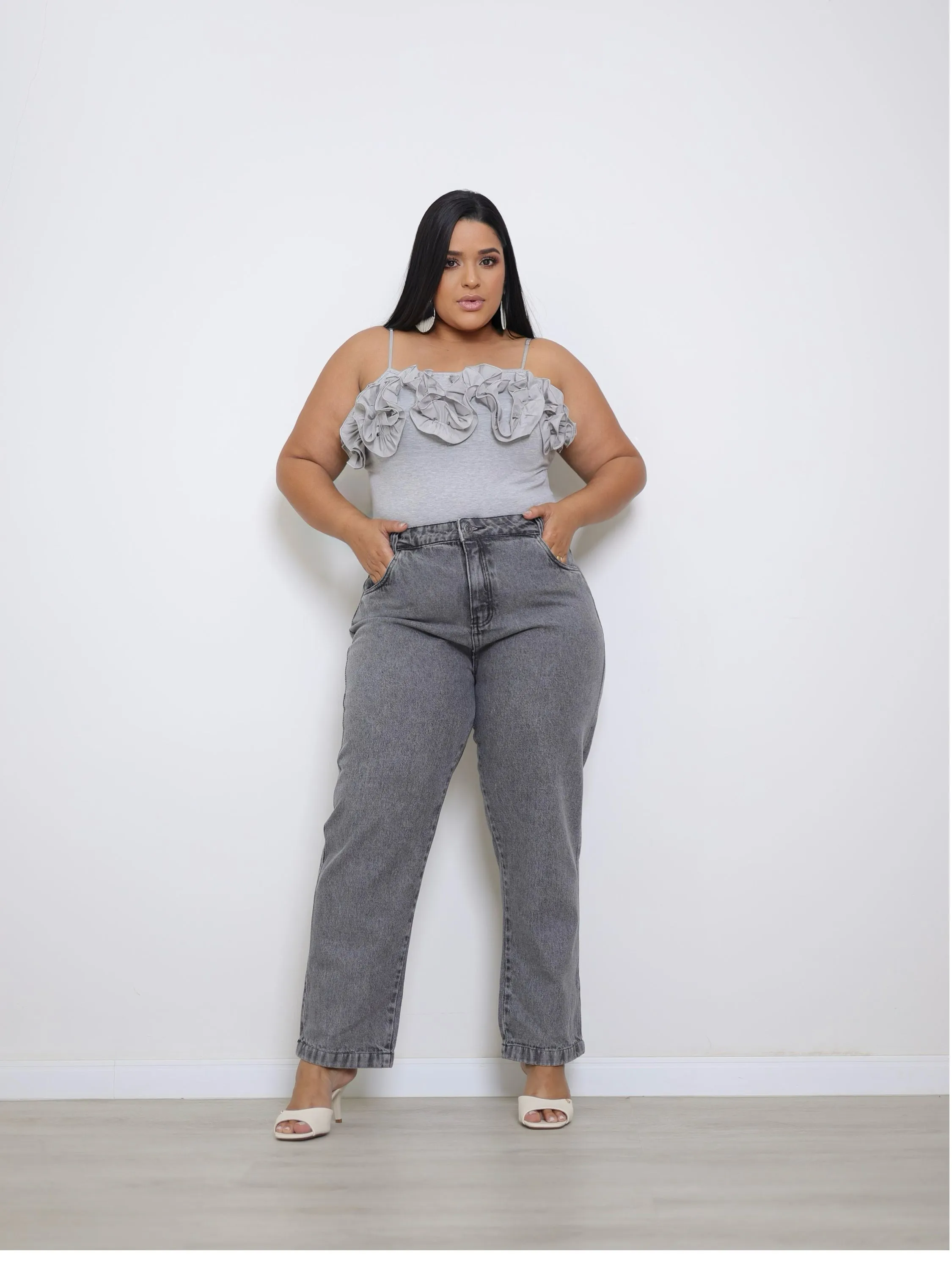 Calça Mom jeans feminina plus size