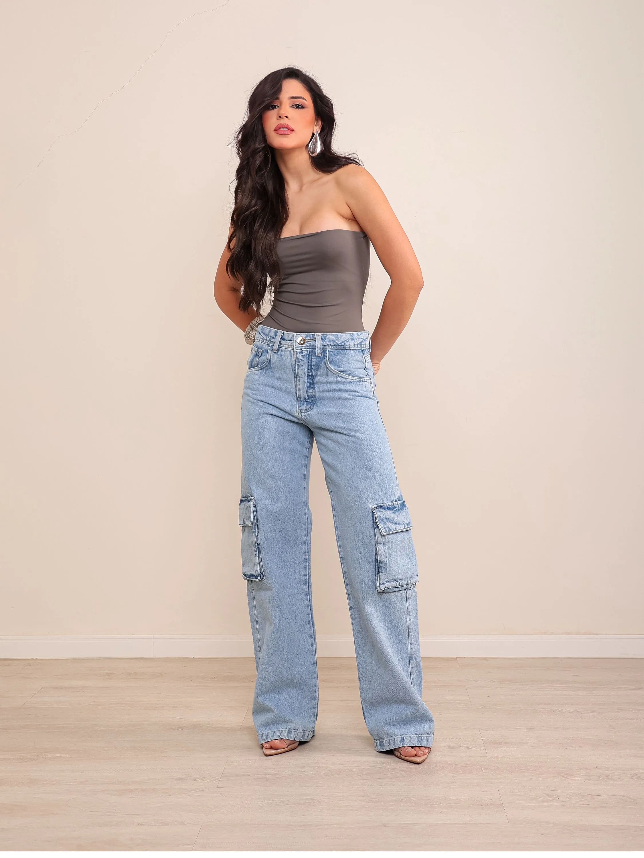 Calça wide leg cargo jeans feminina