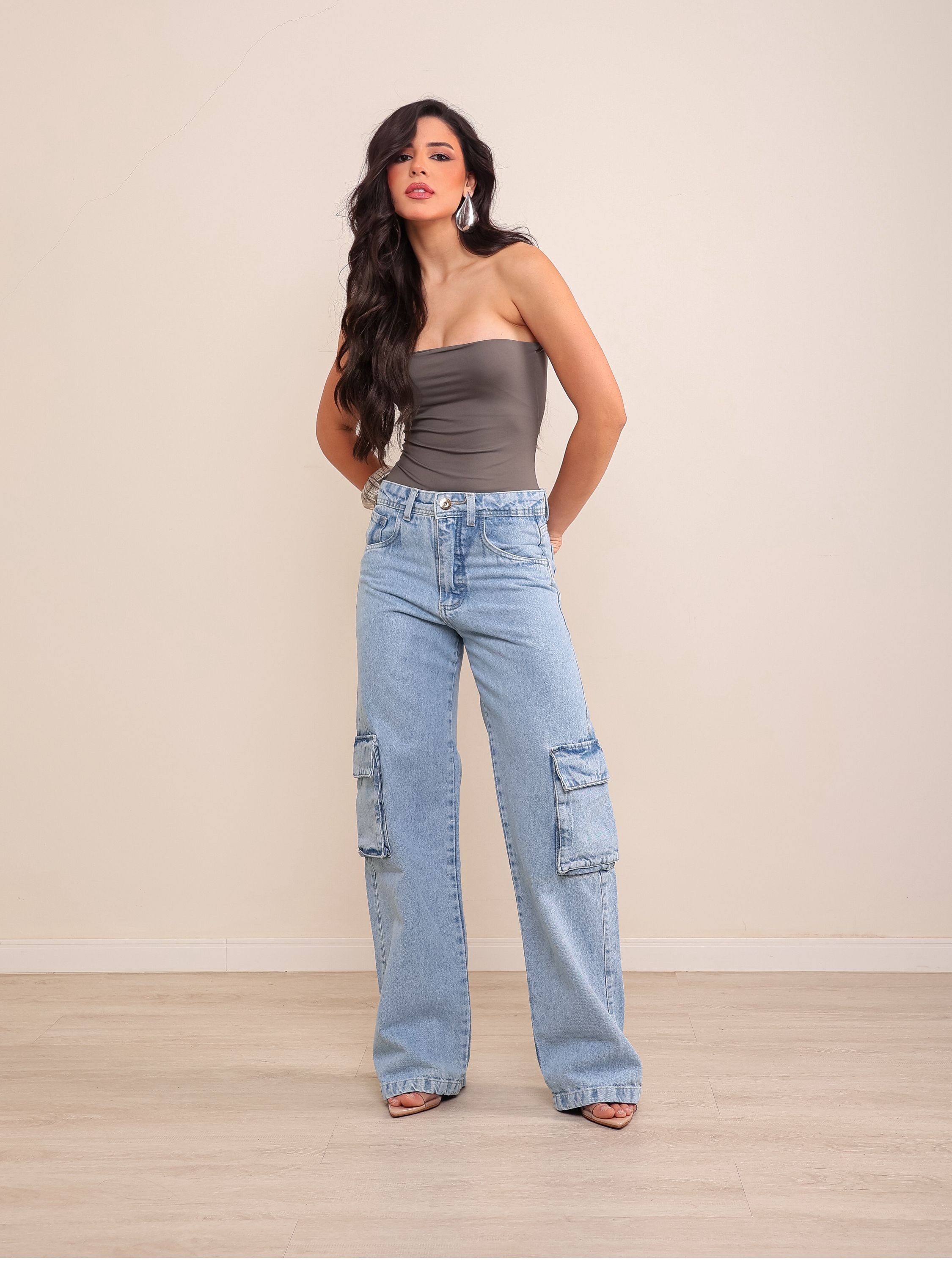 Calça wide leg cargo jeans feminina