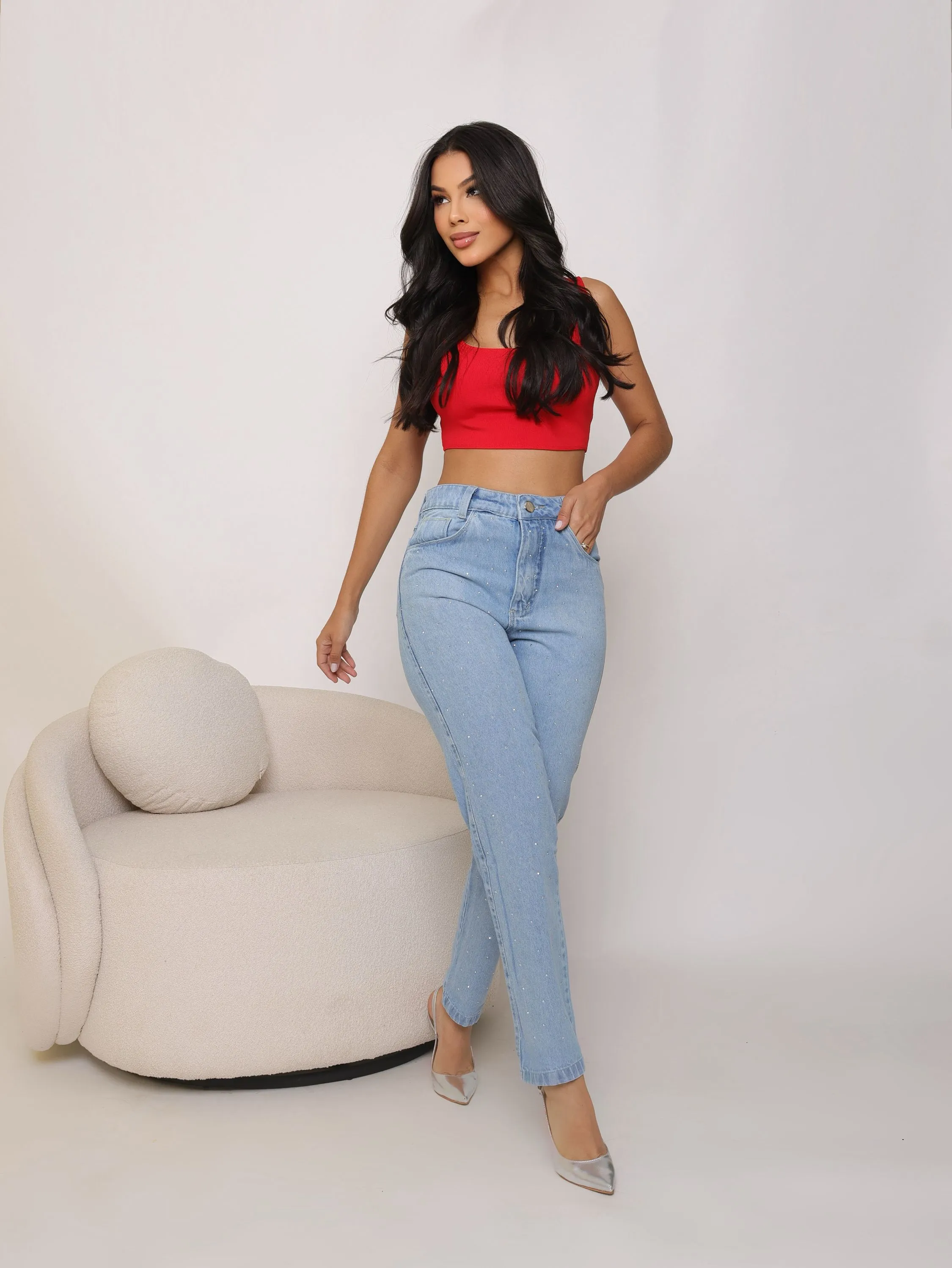 Calça Mom jeans feminina de strass