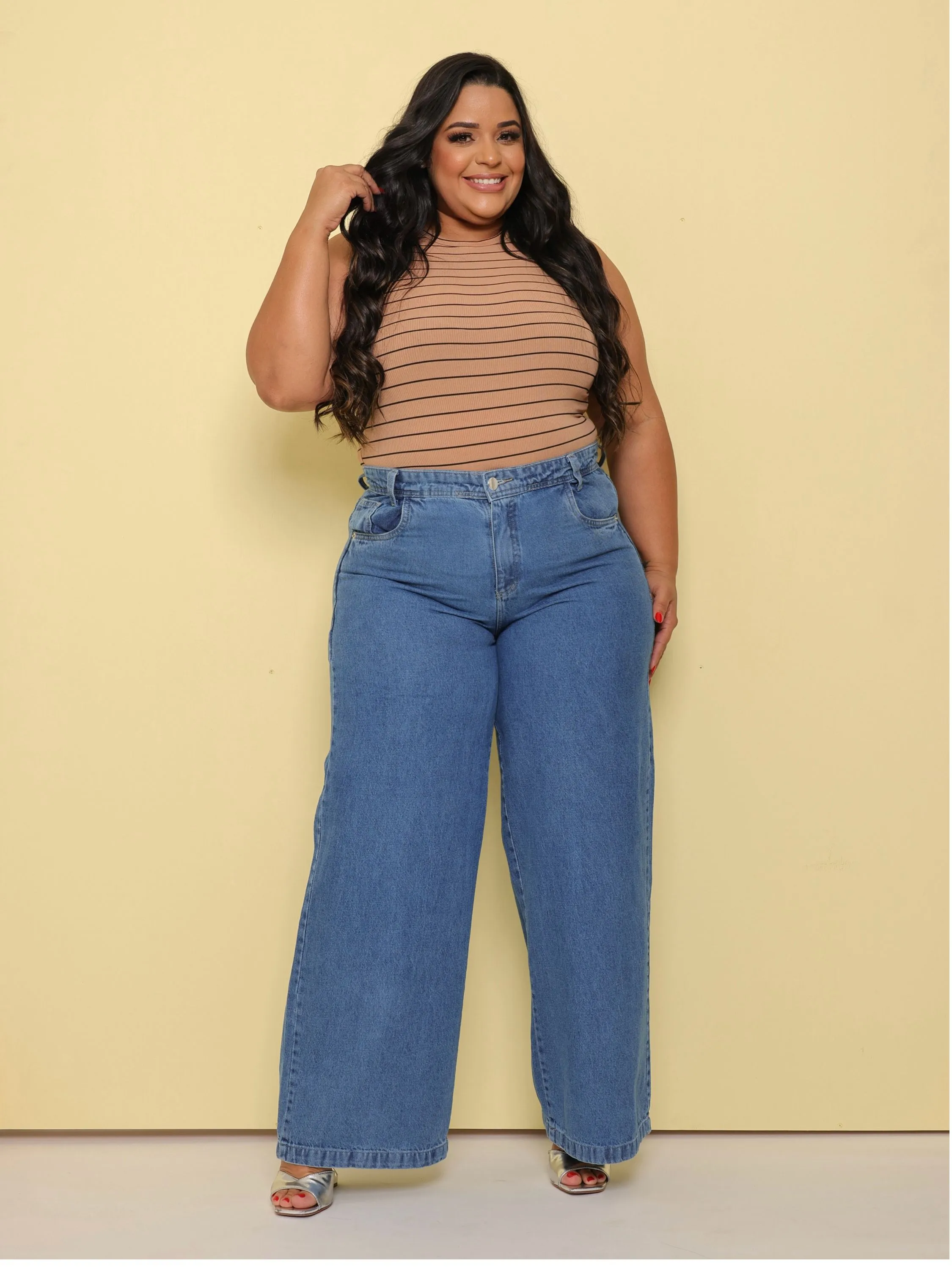 Calça wide leg jeans feminina plus size