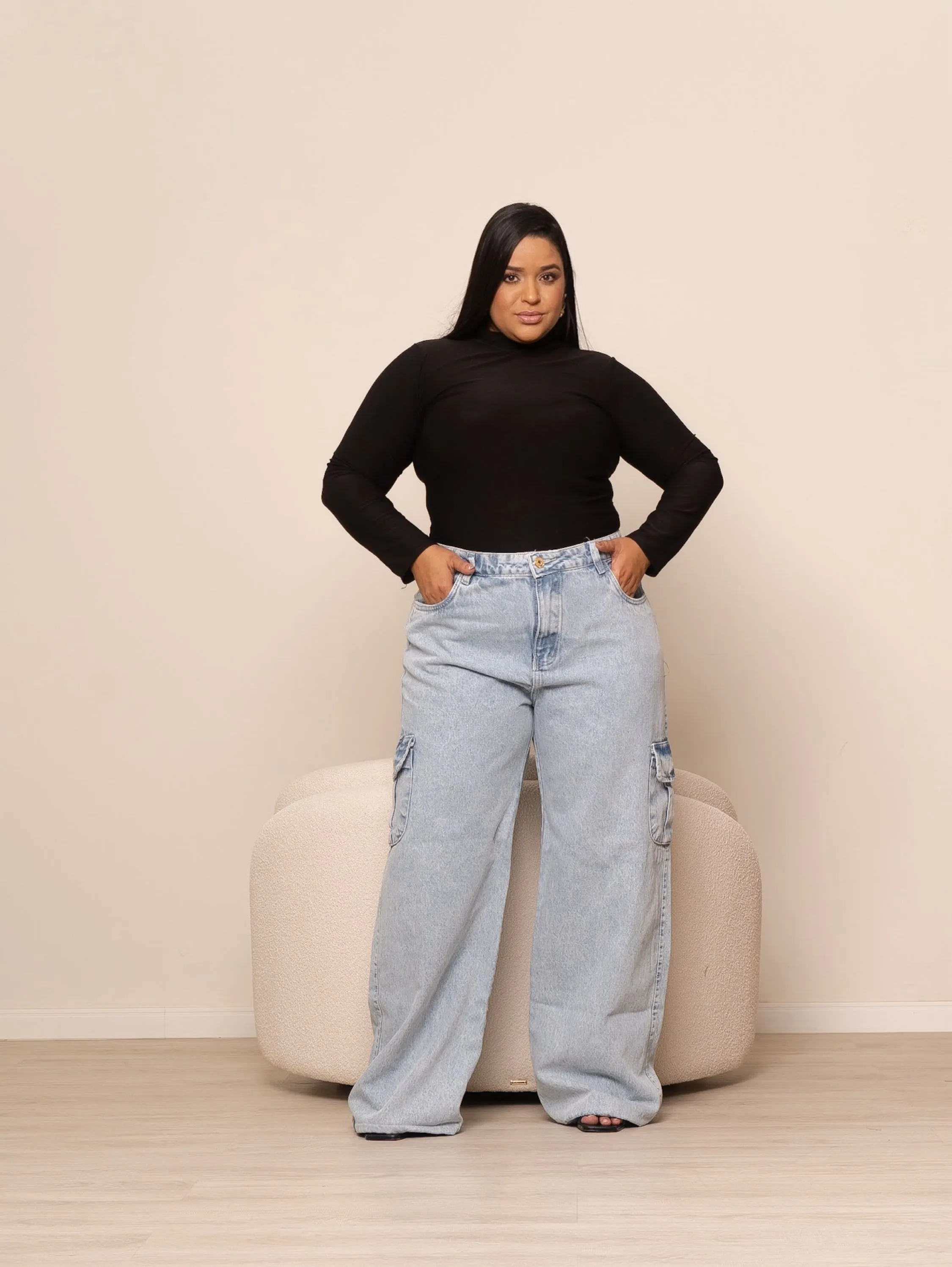 Calça wide leg cargo jeans feminina plus size
