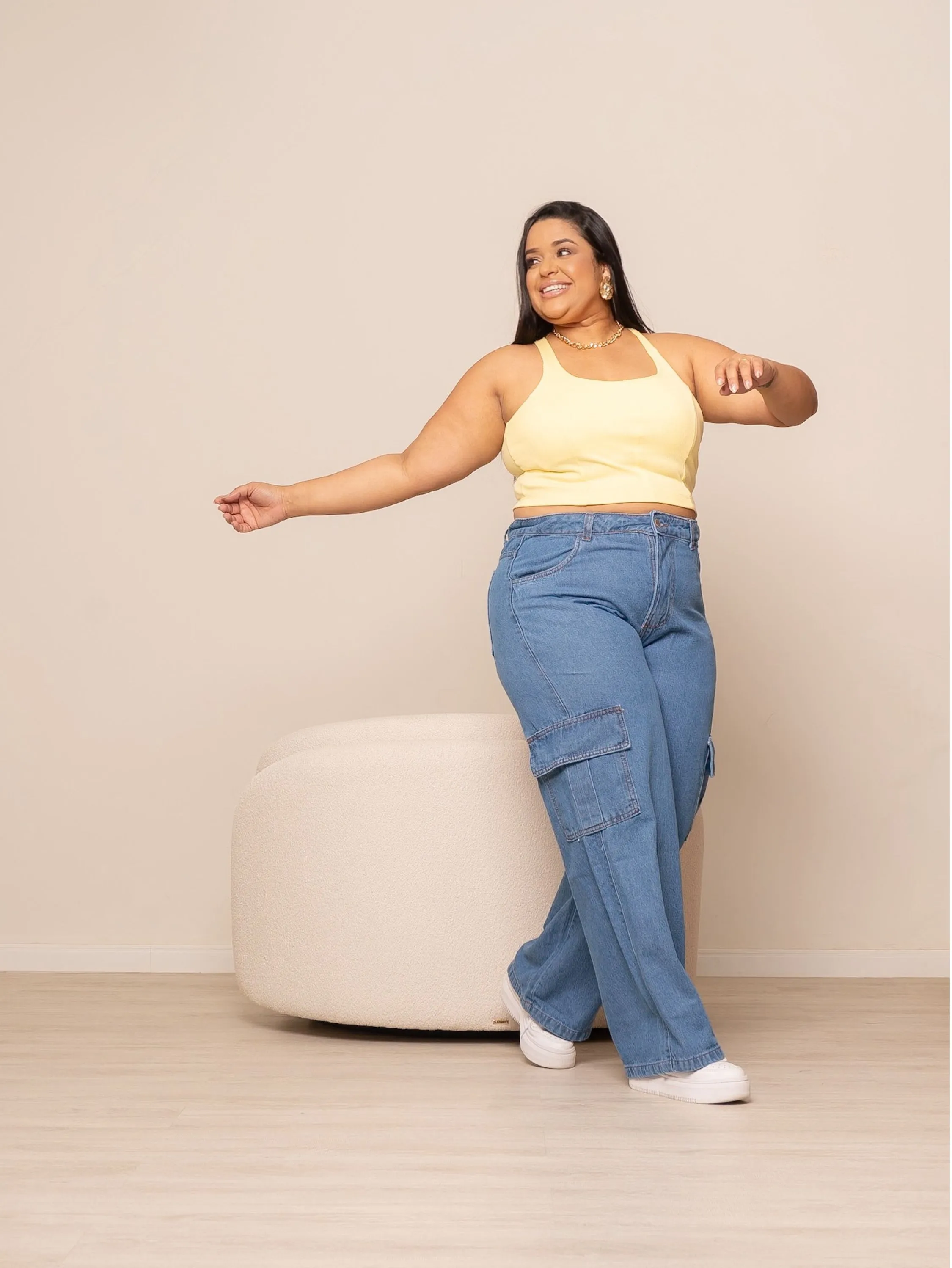 Calça wide leg cargo jeans feminina plus size