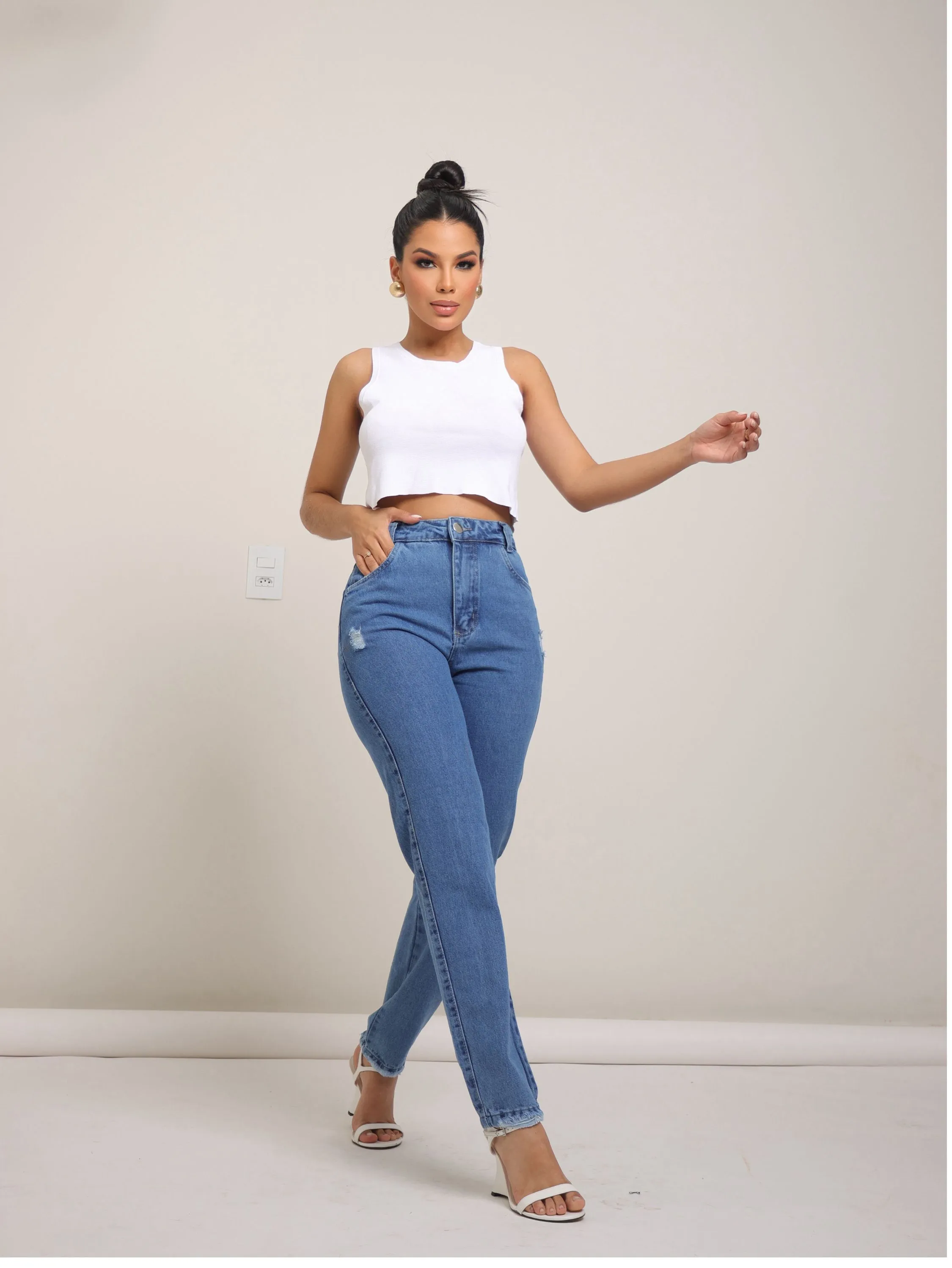 Calça mom jeans feminina