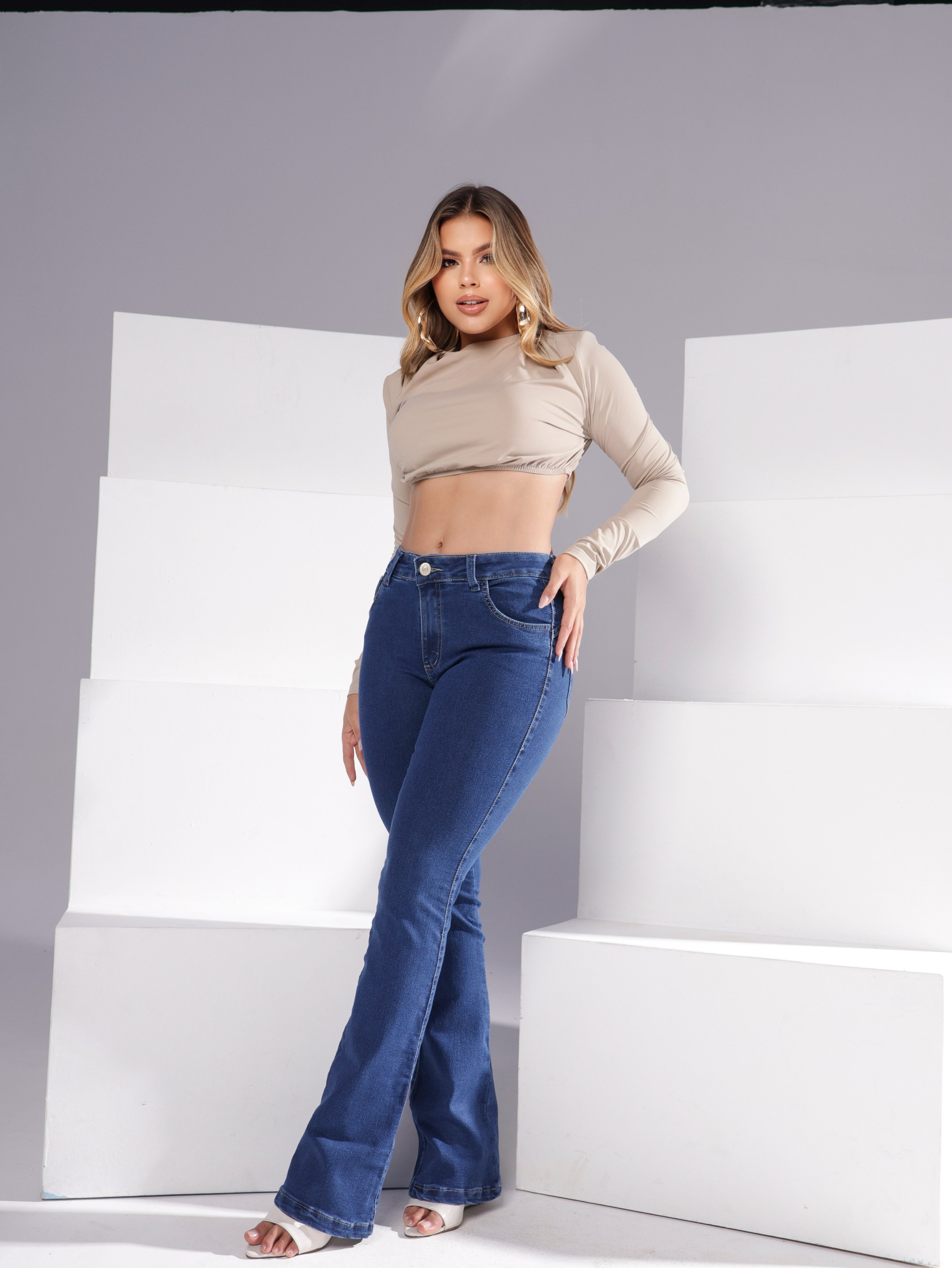 Calça flare jeans feminina