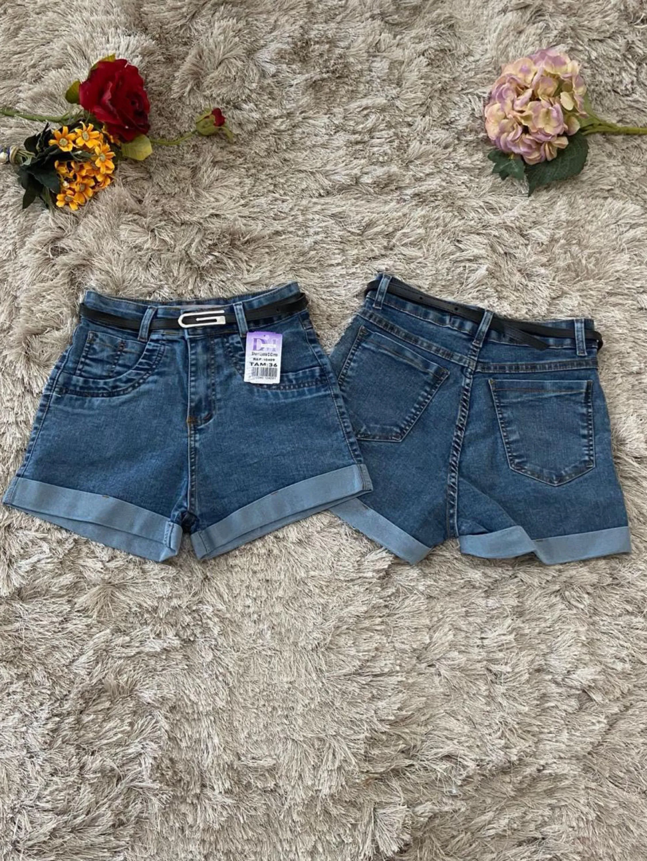 Short jeans feminino com cinto