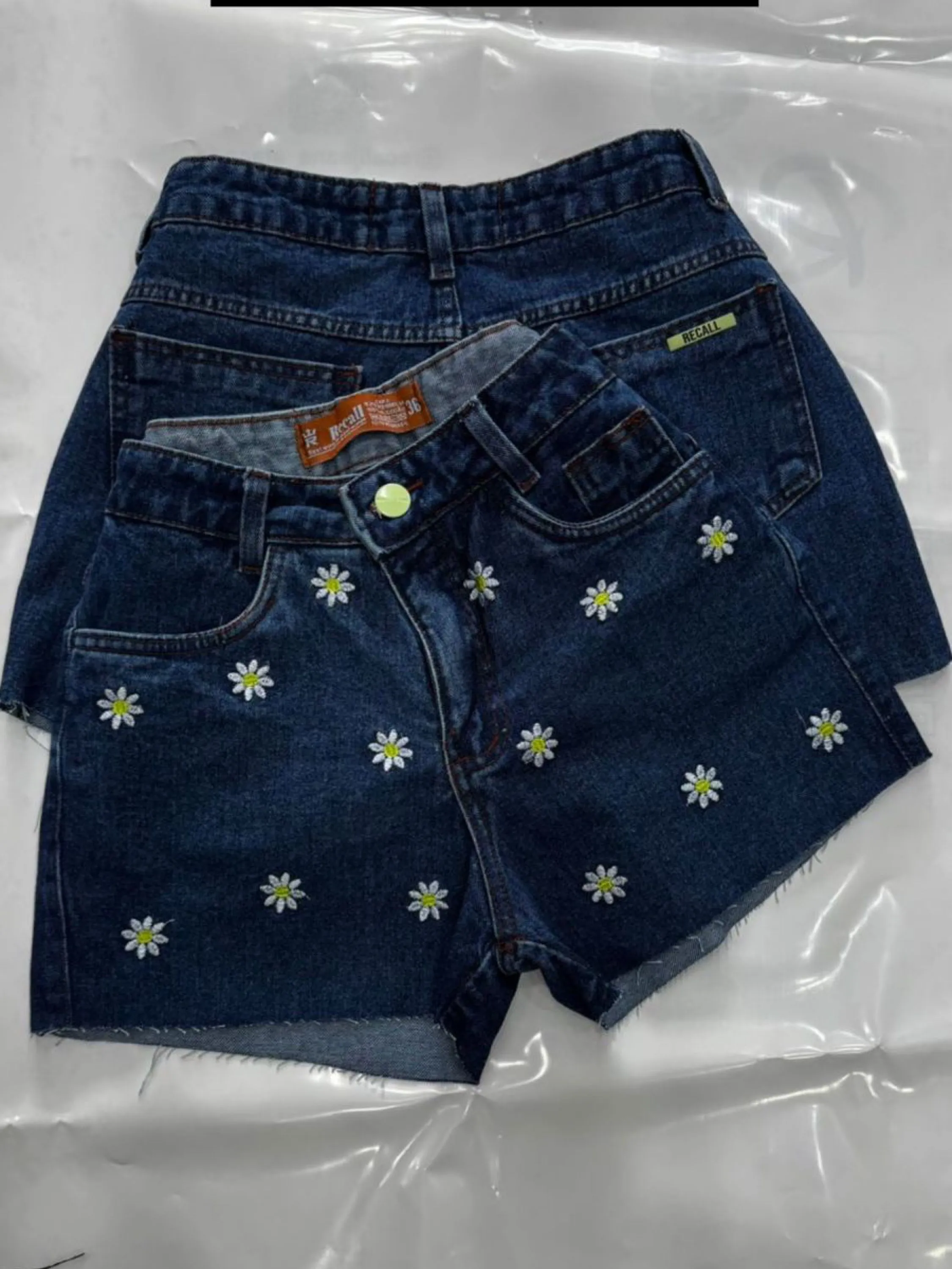 Short jeans feminino bordado