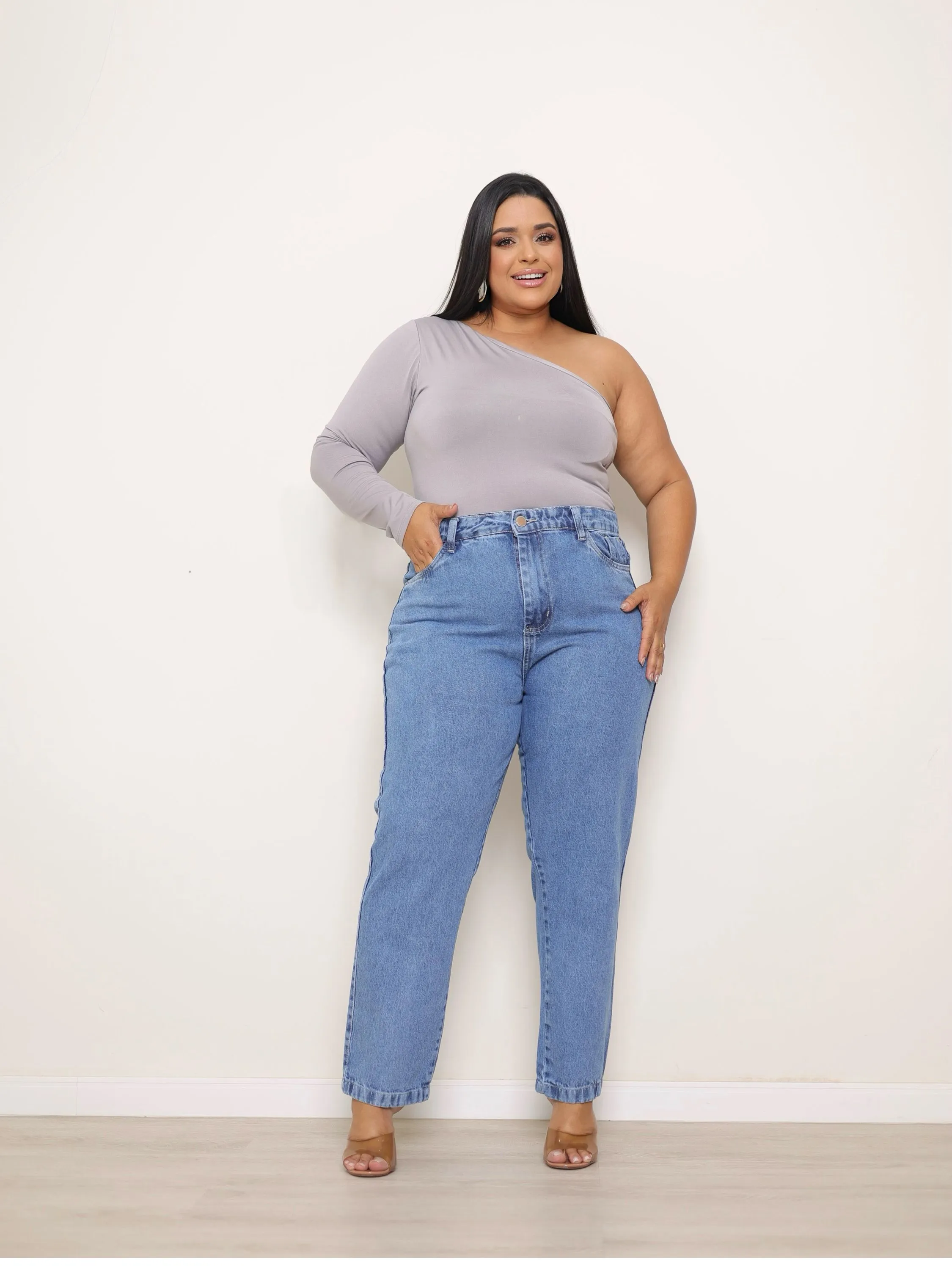 Calça Mom jeans feminina plus size