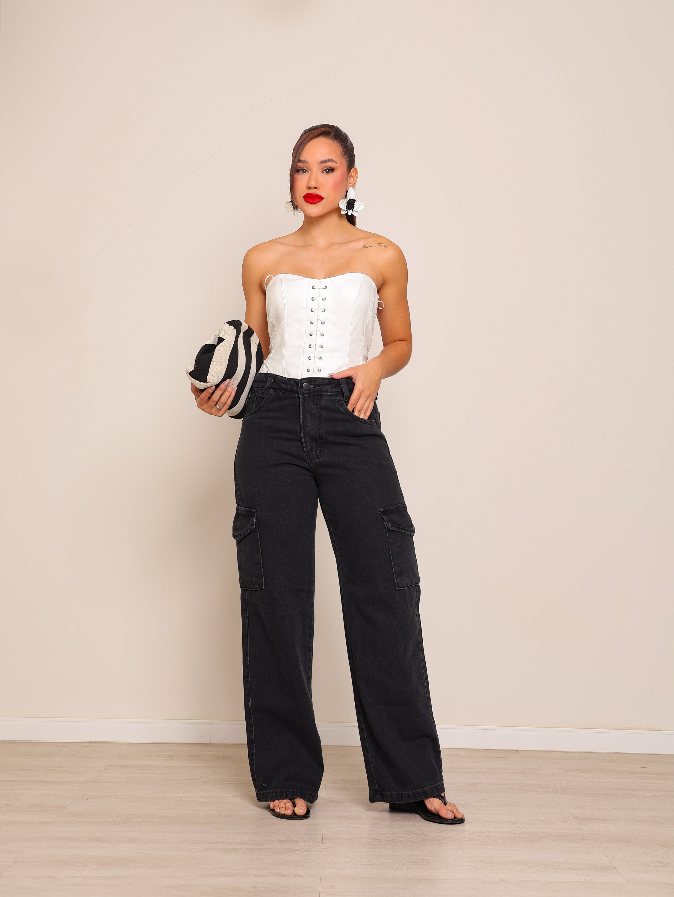 Calça wide leg cargo jeans feminina