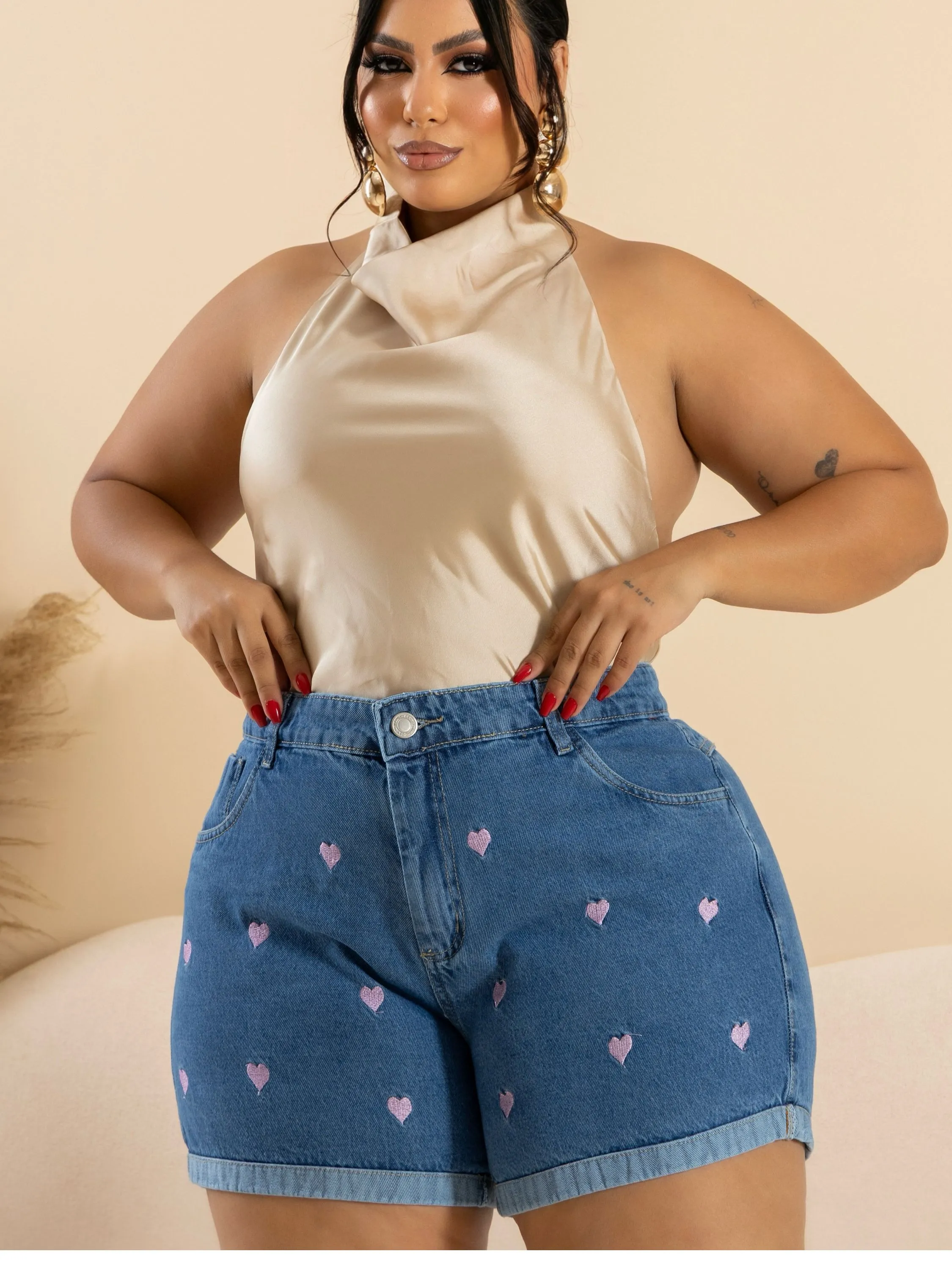 Short jeans feminino plus siza bordado