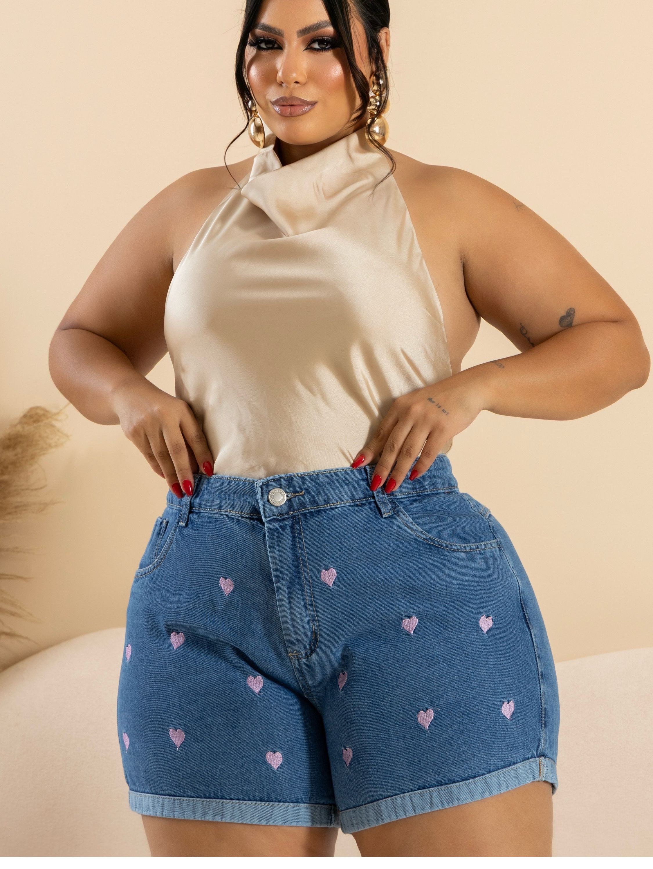 Short jeans feminino plus siza bordado