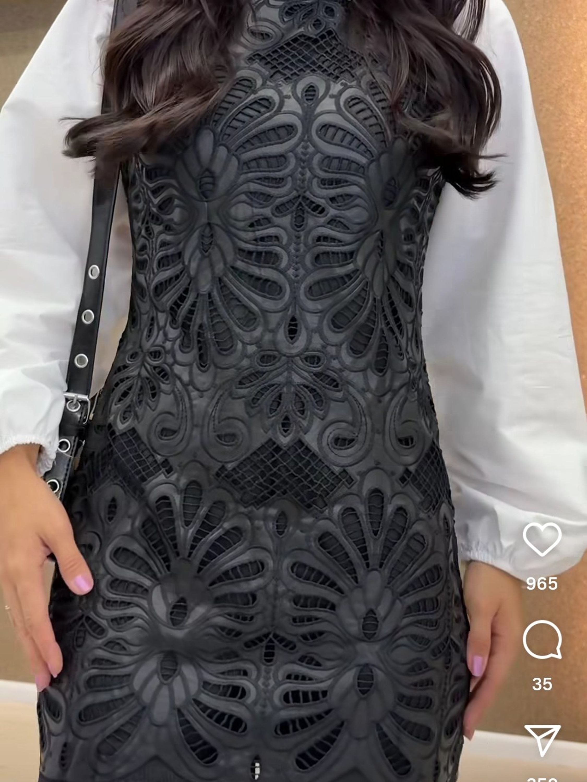 Vestido feminino curto bordado YY2906 ( Couro fake)